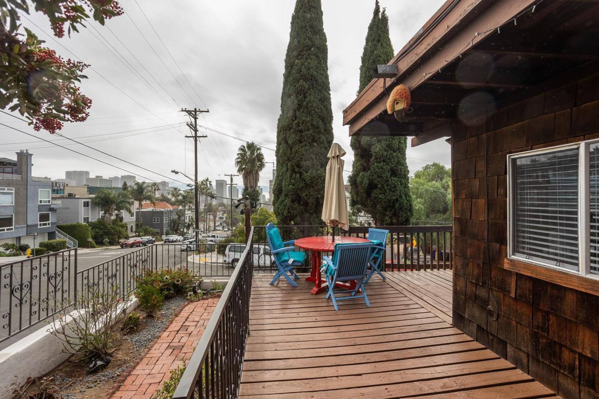 Cozy In Downtown Holiday home *