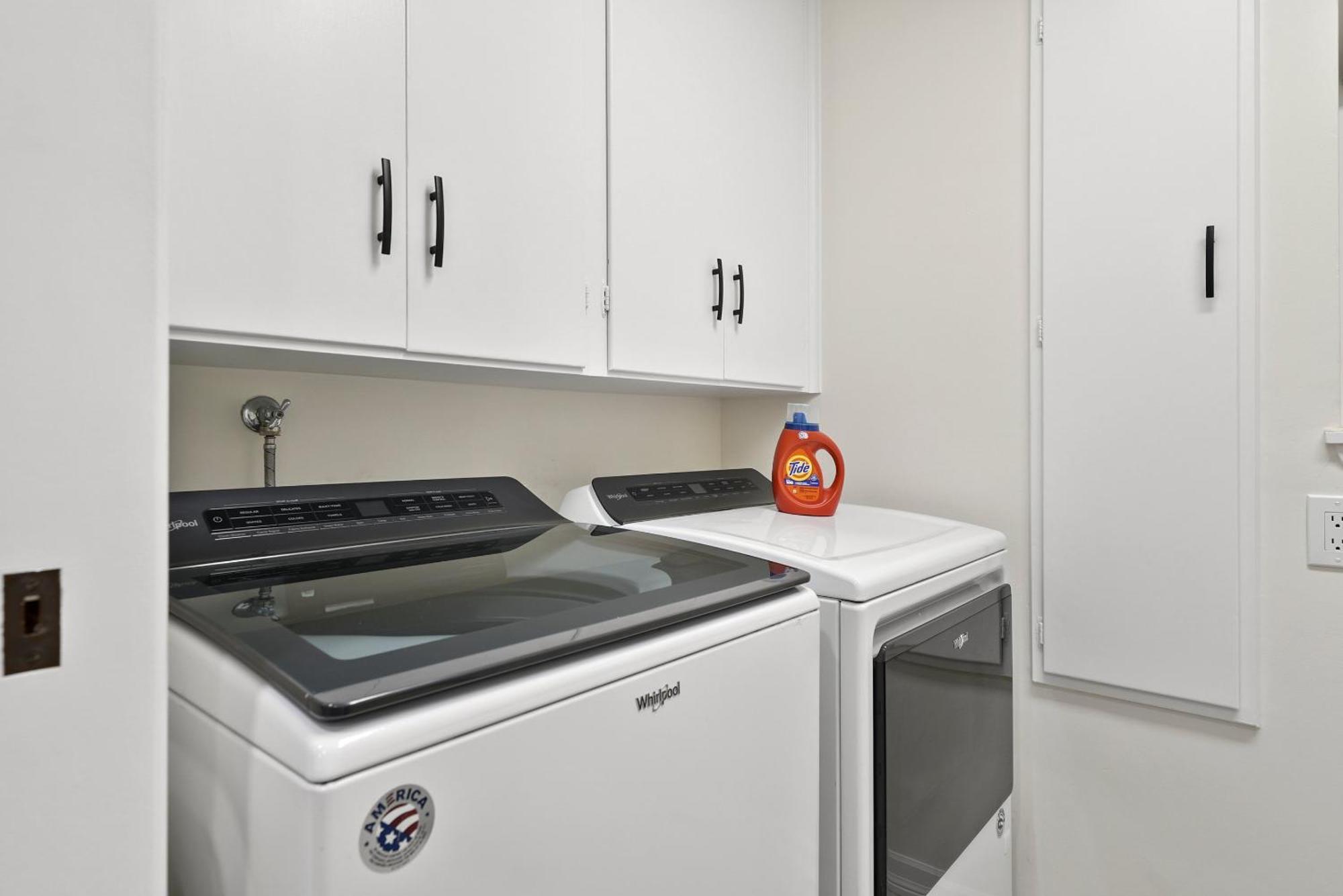 Holiday home Hills Hideaway By Coastvh - Luxury Midtown 3br