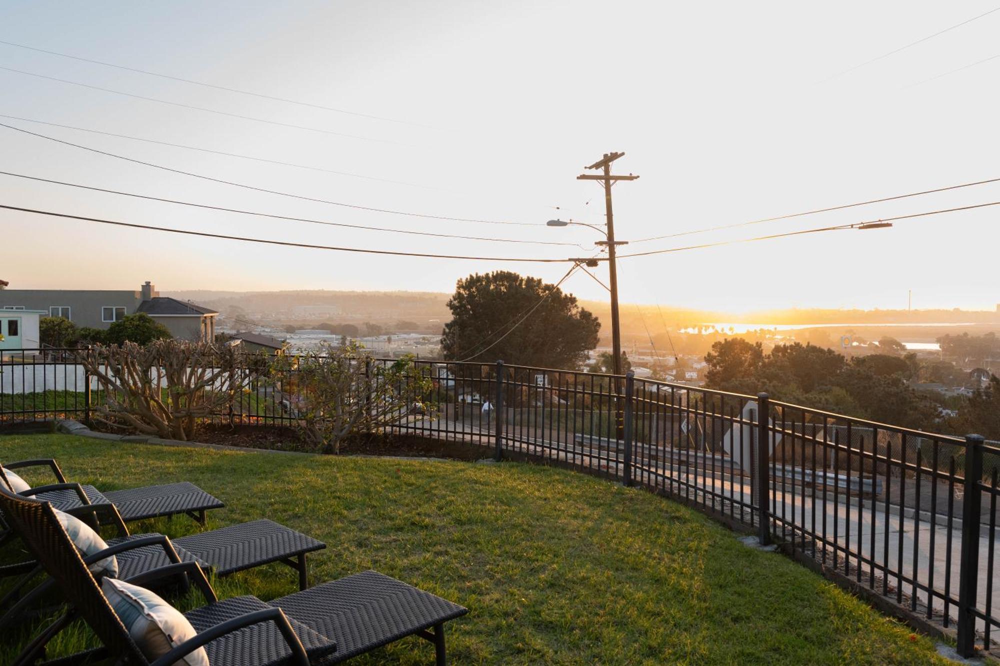 Villa Family-friendly Bay Views, Game Room, Hot Tub!