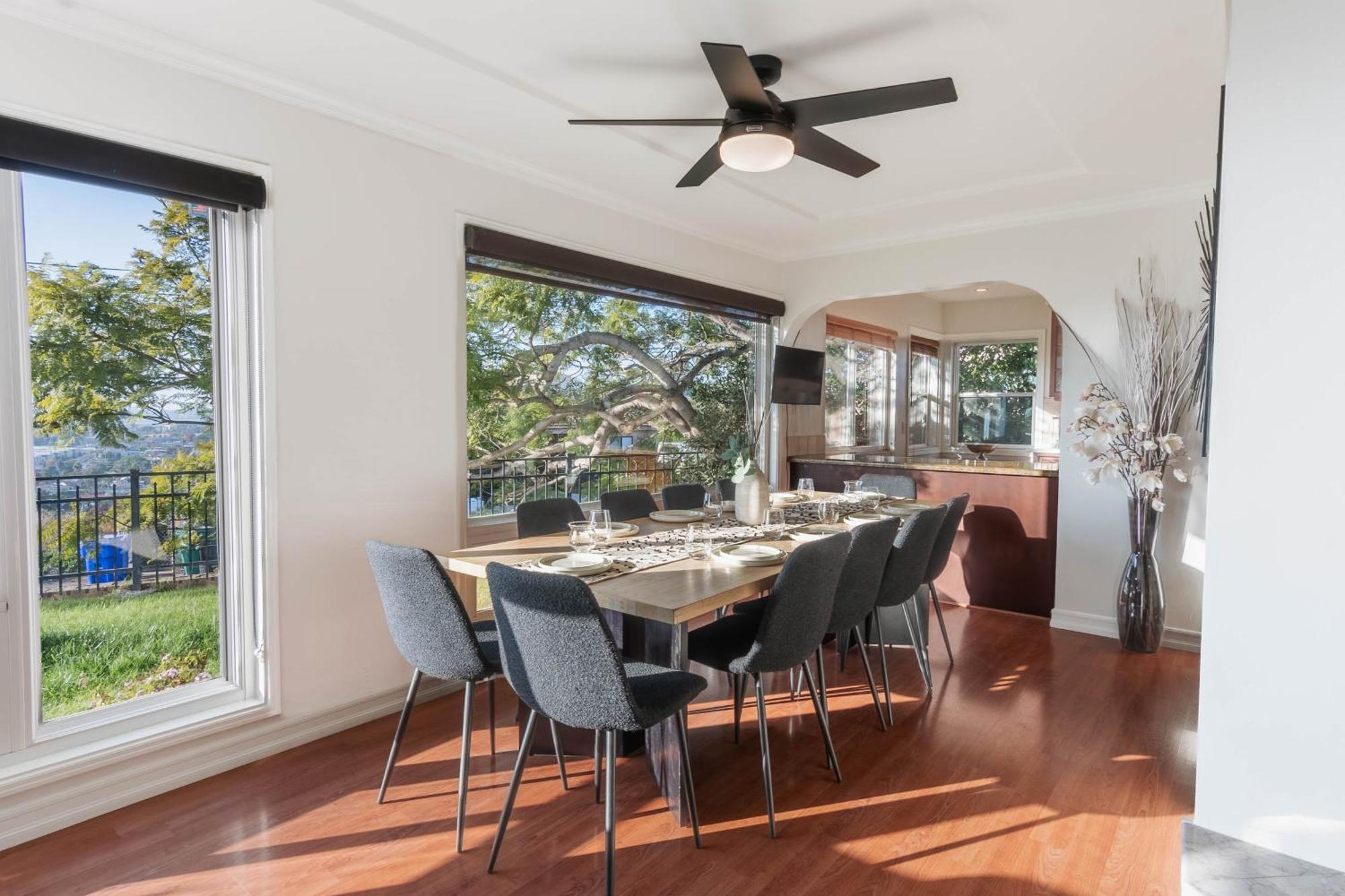 Villa Family-friendly Bay Views, Game Room, Hot Tub! *