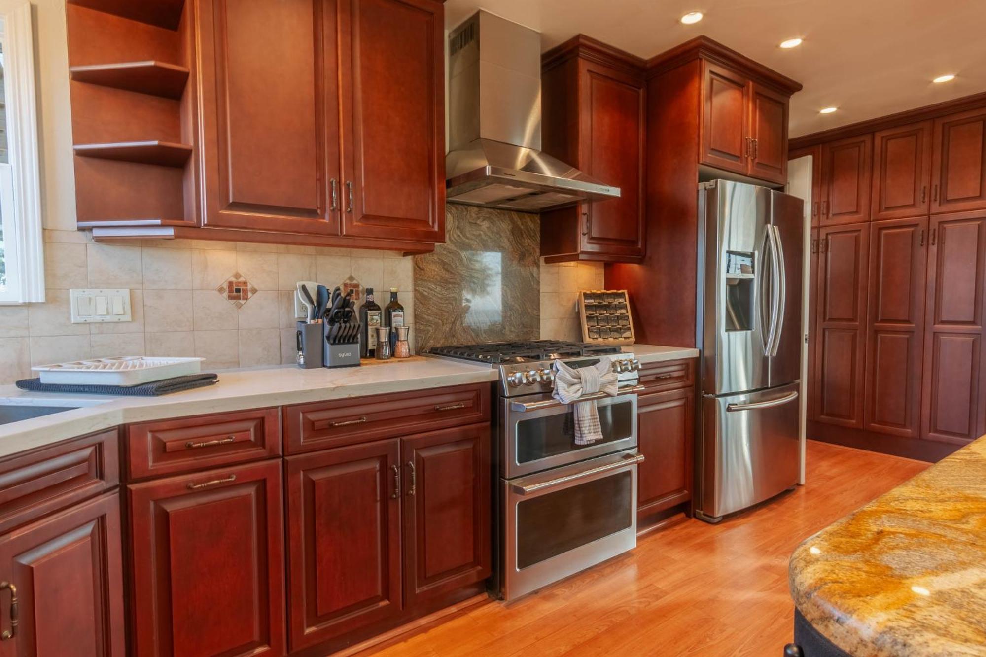 Family-friendly Bay Views, Game Room, Hot Tub! Villa