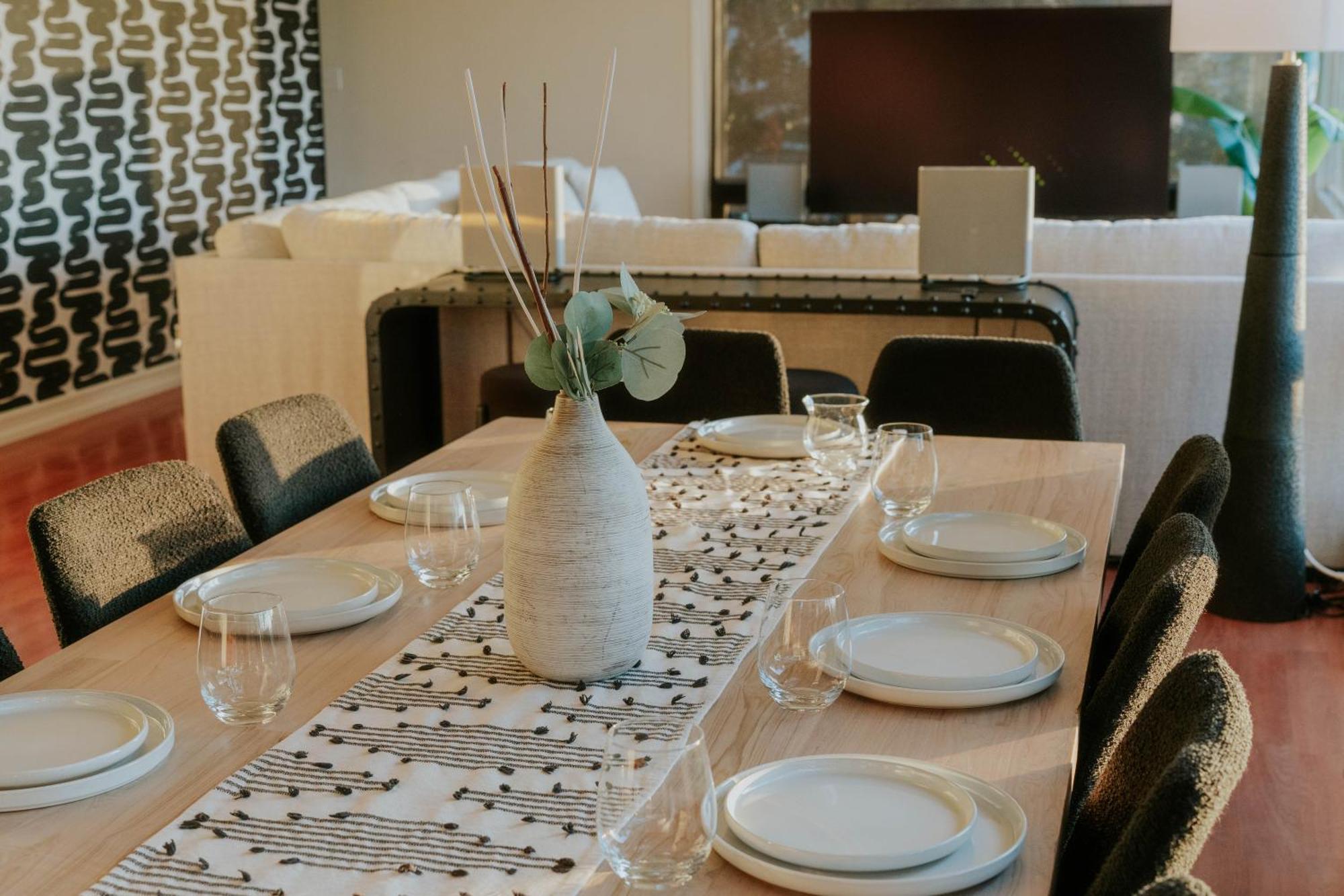 Villa Family-friendly Bay Views, Game Room, Hot Tub!