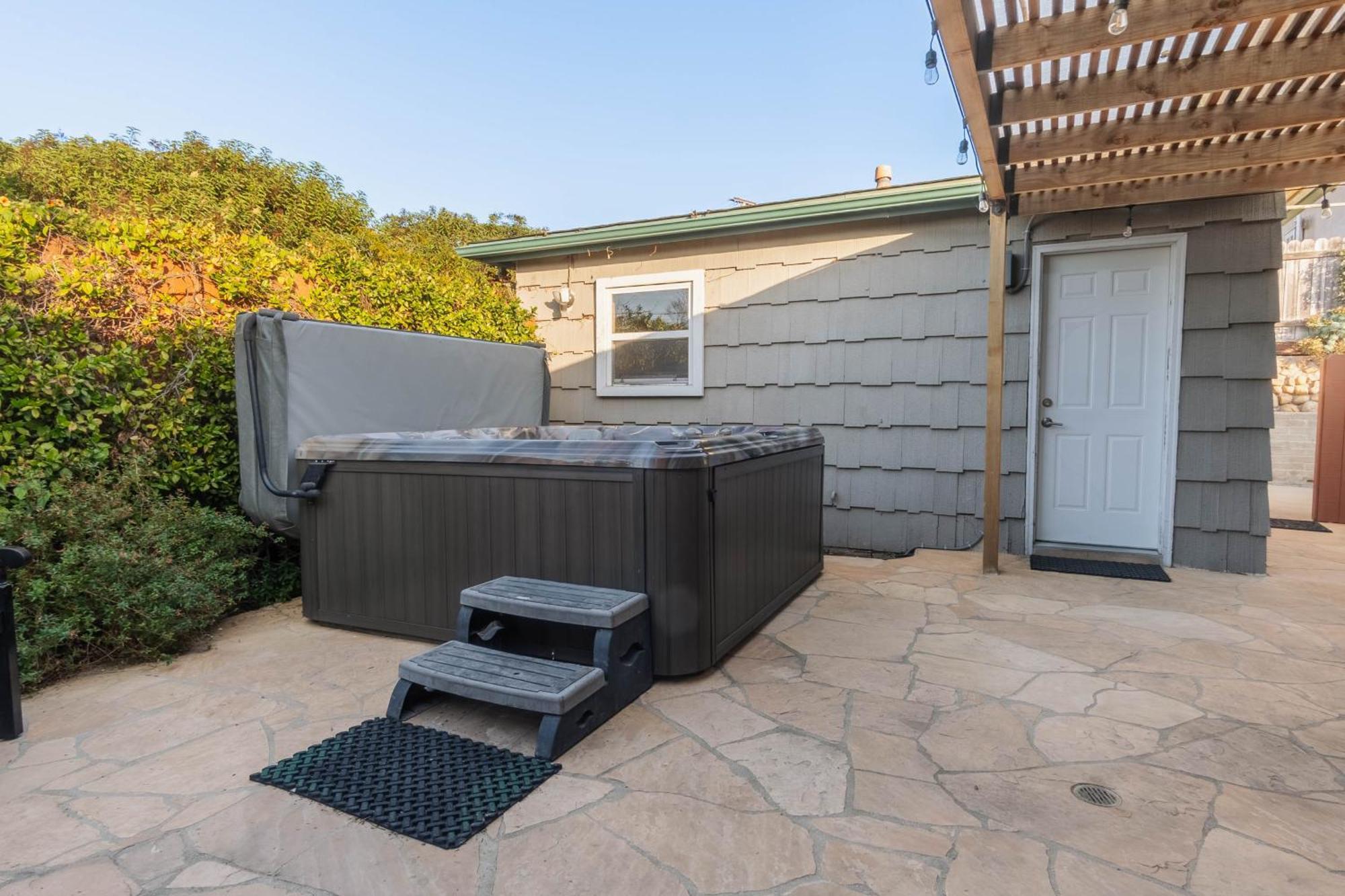 Family-friendly Bay Views, Game Room, Hot Tub! *