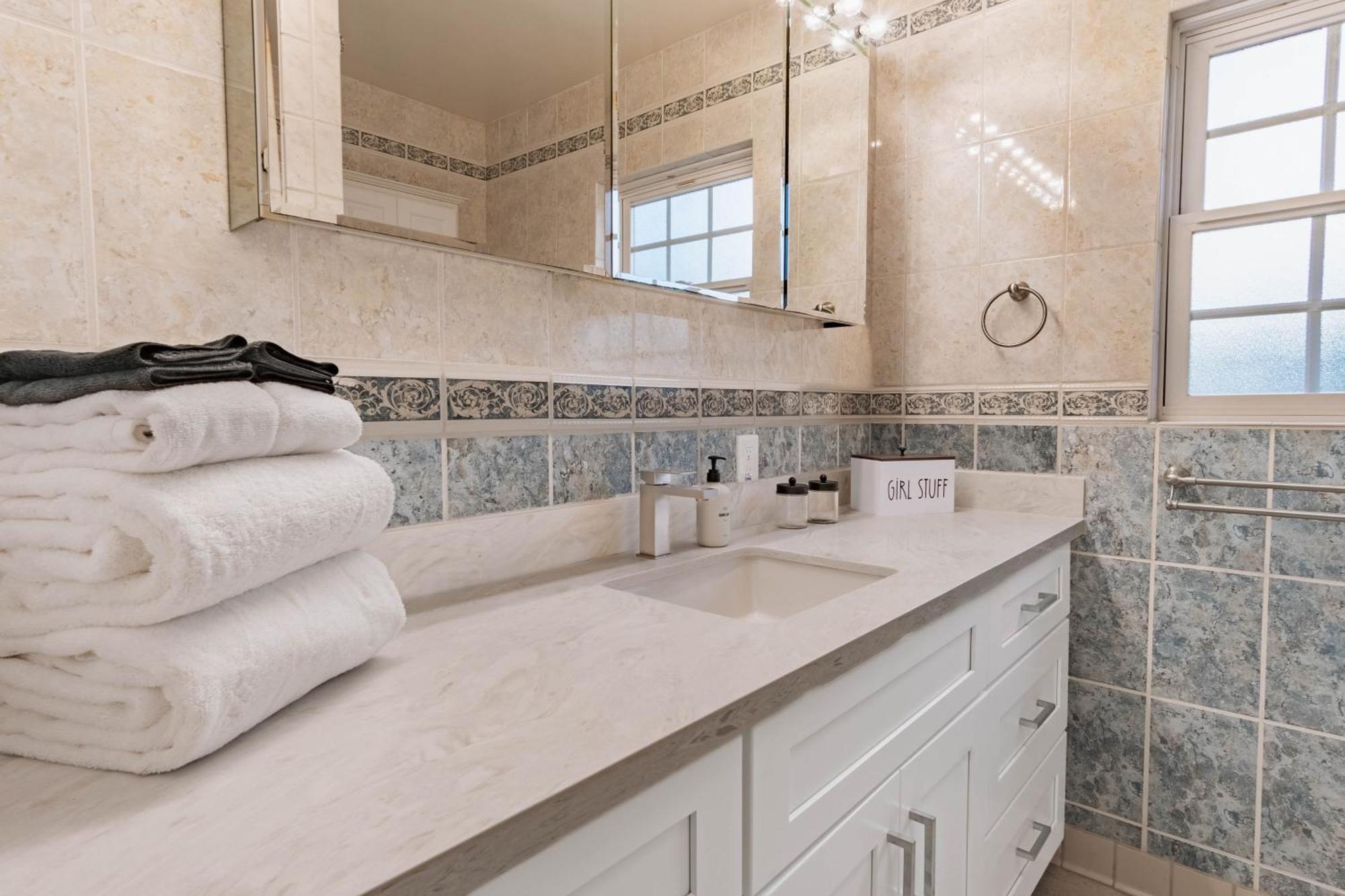Family-friendly Bay Views, Game Room, Hot Tub! * San Diego