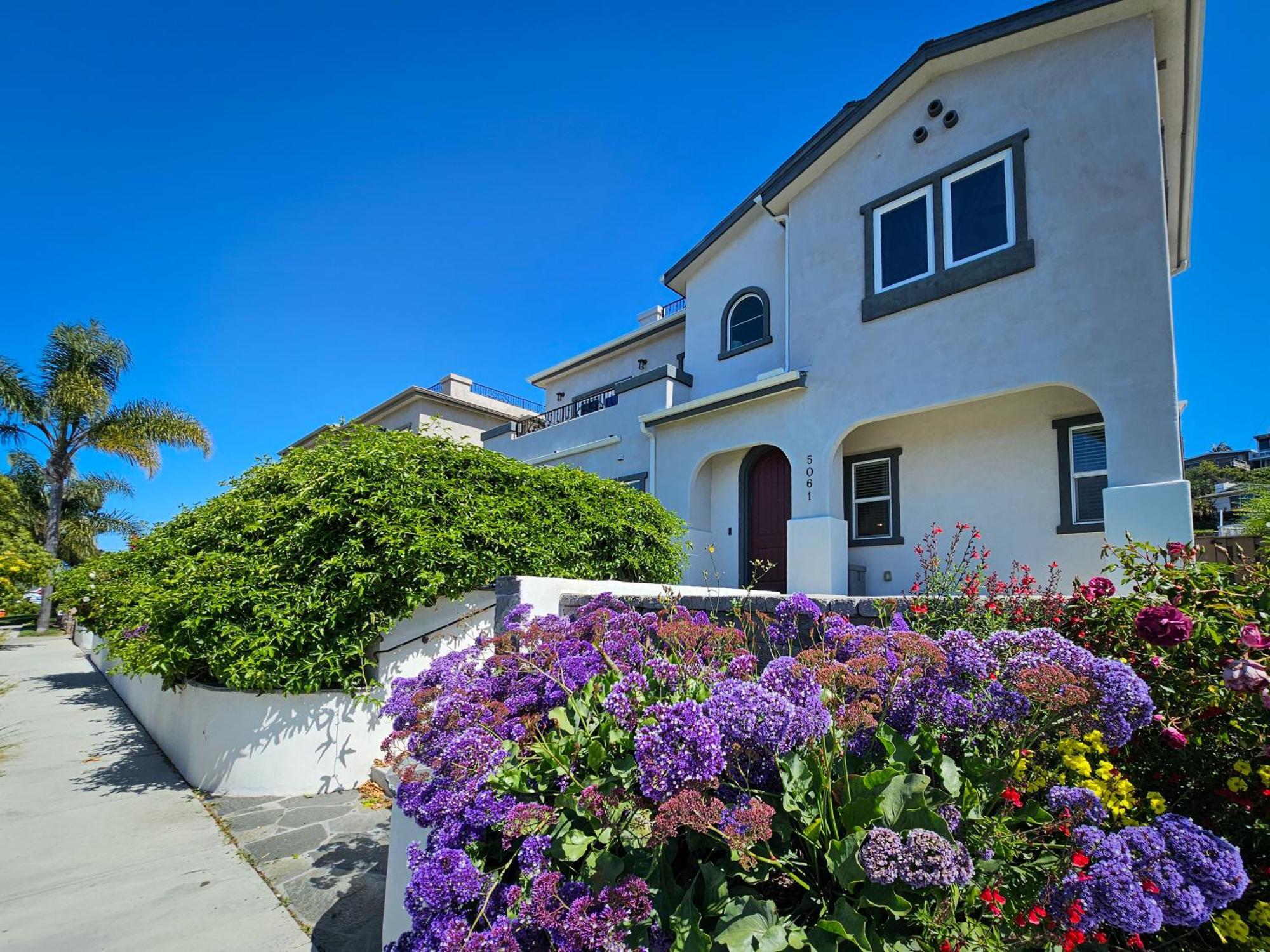Modern Comfort, Prime Location, 360 Views, 4 Bedroom Entire House San Diego
