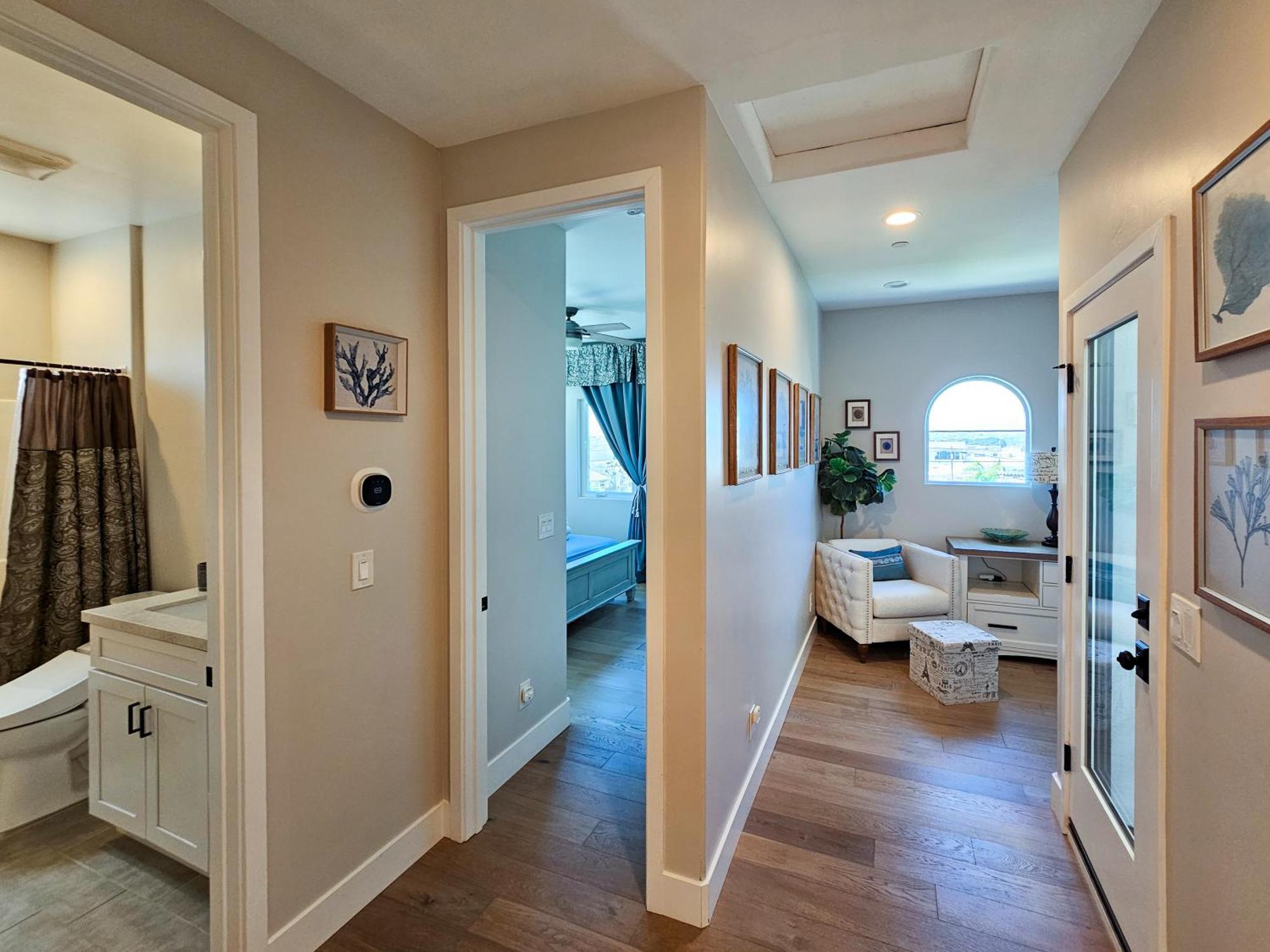 Modern Comfort, Prime Location, 360 Views, 4 Bedroom Entire House *