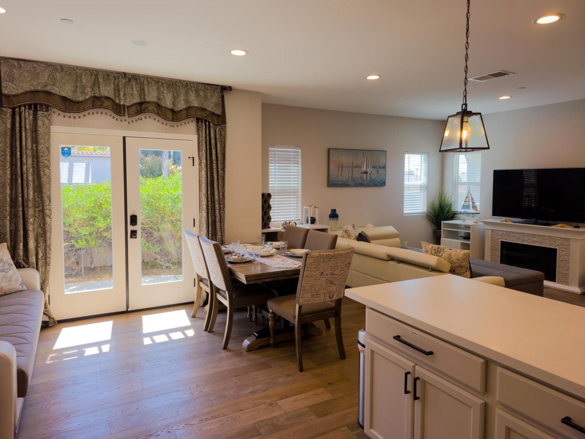 Modern Comfort, Prime Location, 360 Views, 4 Bedroom Entire House * San Diego