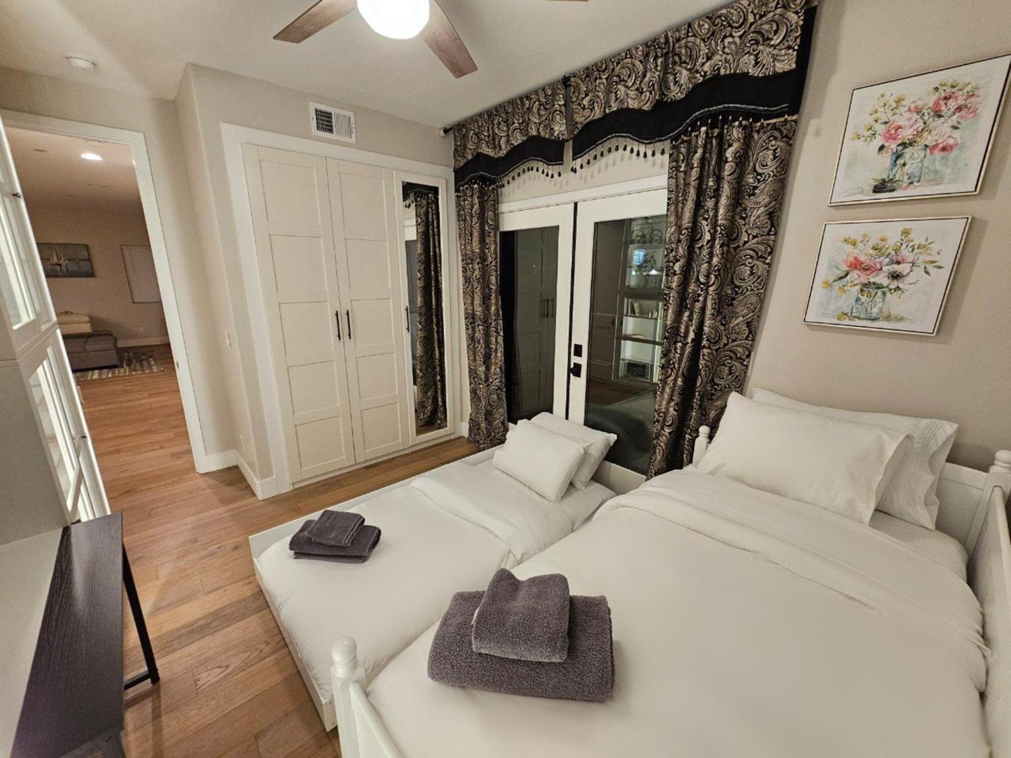 Modern Comfort, Prime Location, 360 Views, 4 Bedroom Entire House