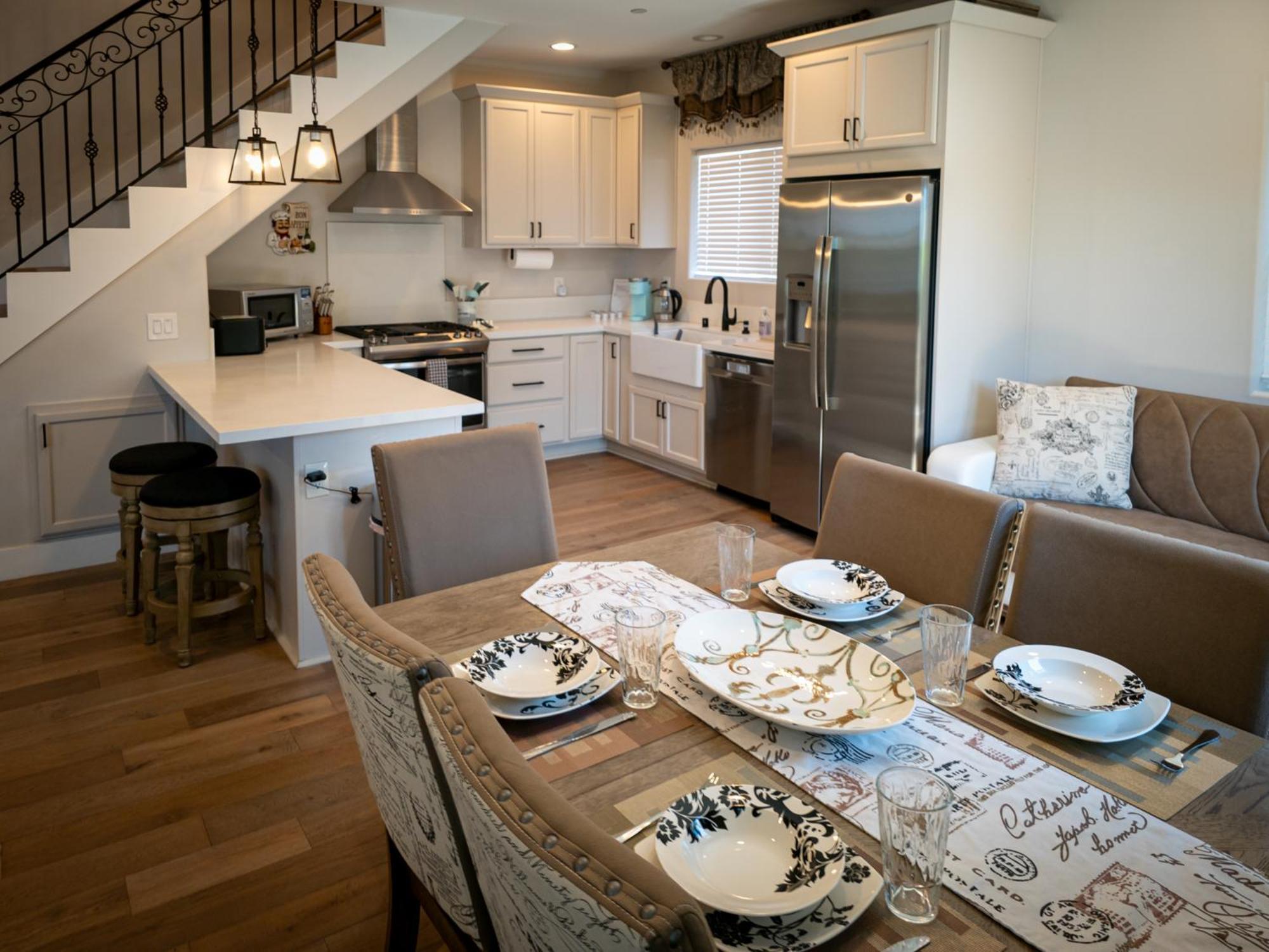 Modern Comfort, Prime Location, 360 Views, 4 Bedroom Entire House * San Diego