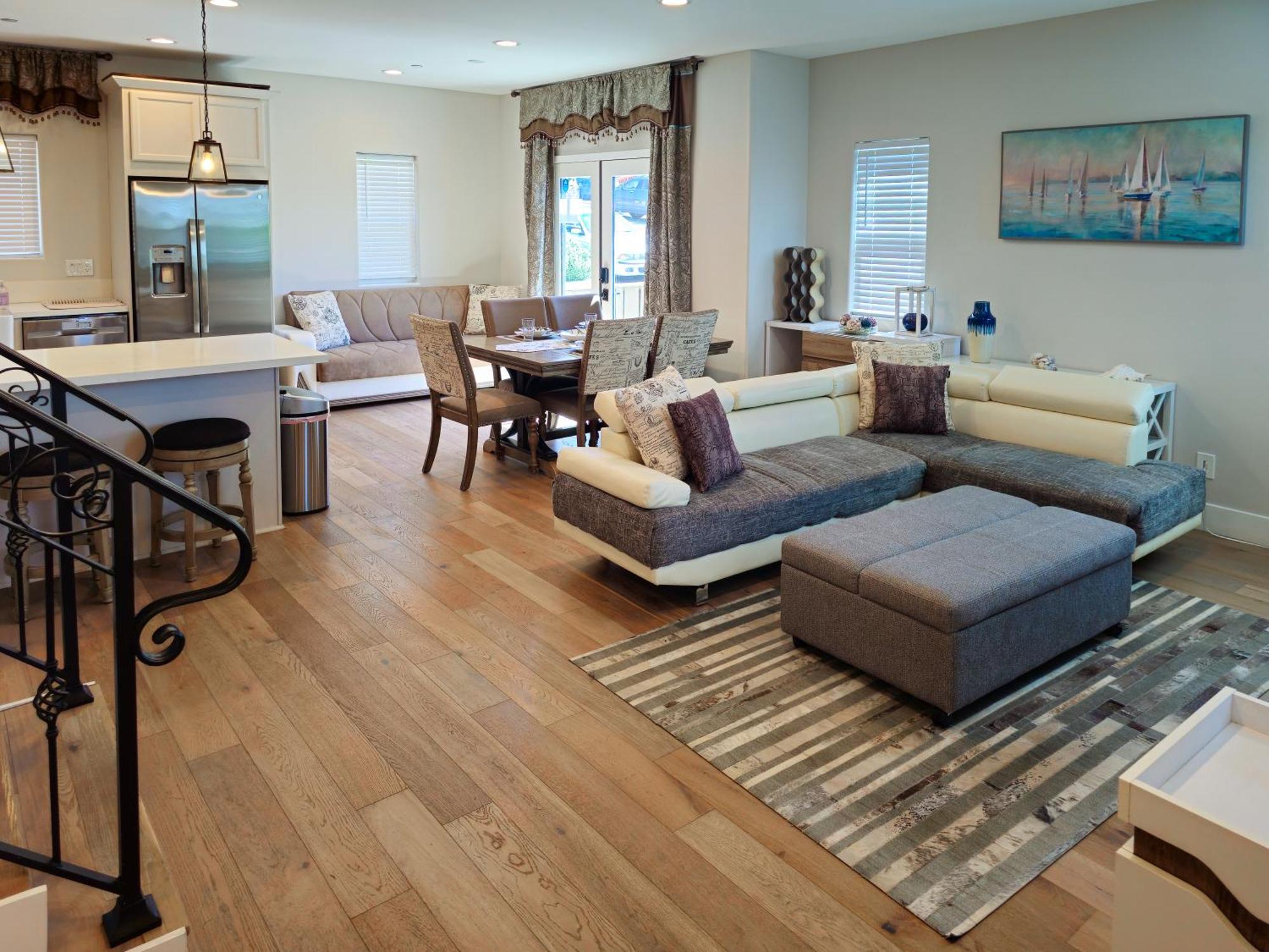 Modern Comfort, Prime Location, 360 Views, 4 Bedroom Entire House Holiday home *