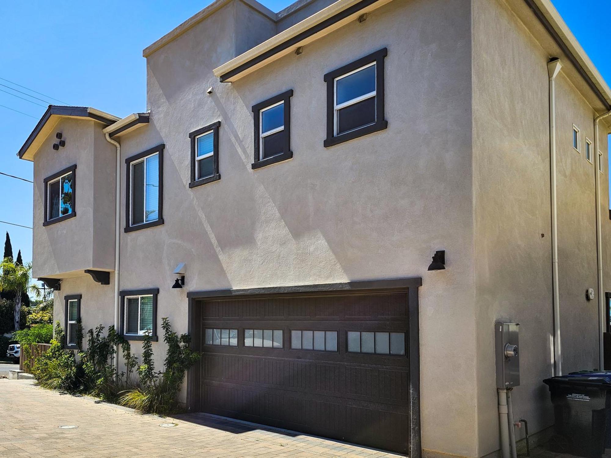 Modern Comfort, Prime Location, 360 Views, 4 Bedroom Entire House *