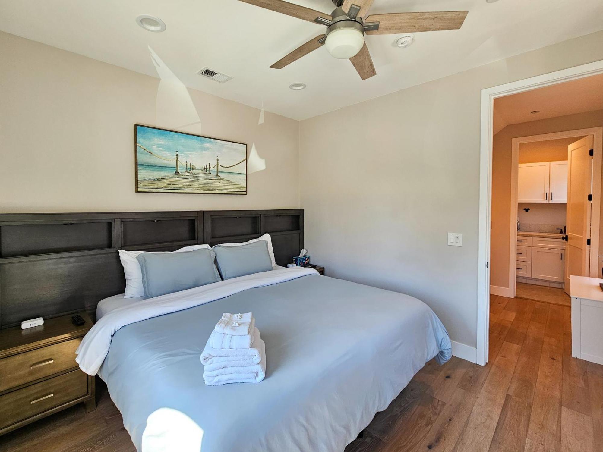 Modern Comfort, Prime Location, 360 Views, 4 Bedroom Entire House Holiday home *