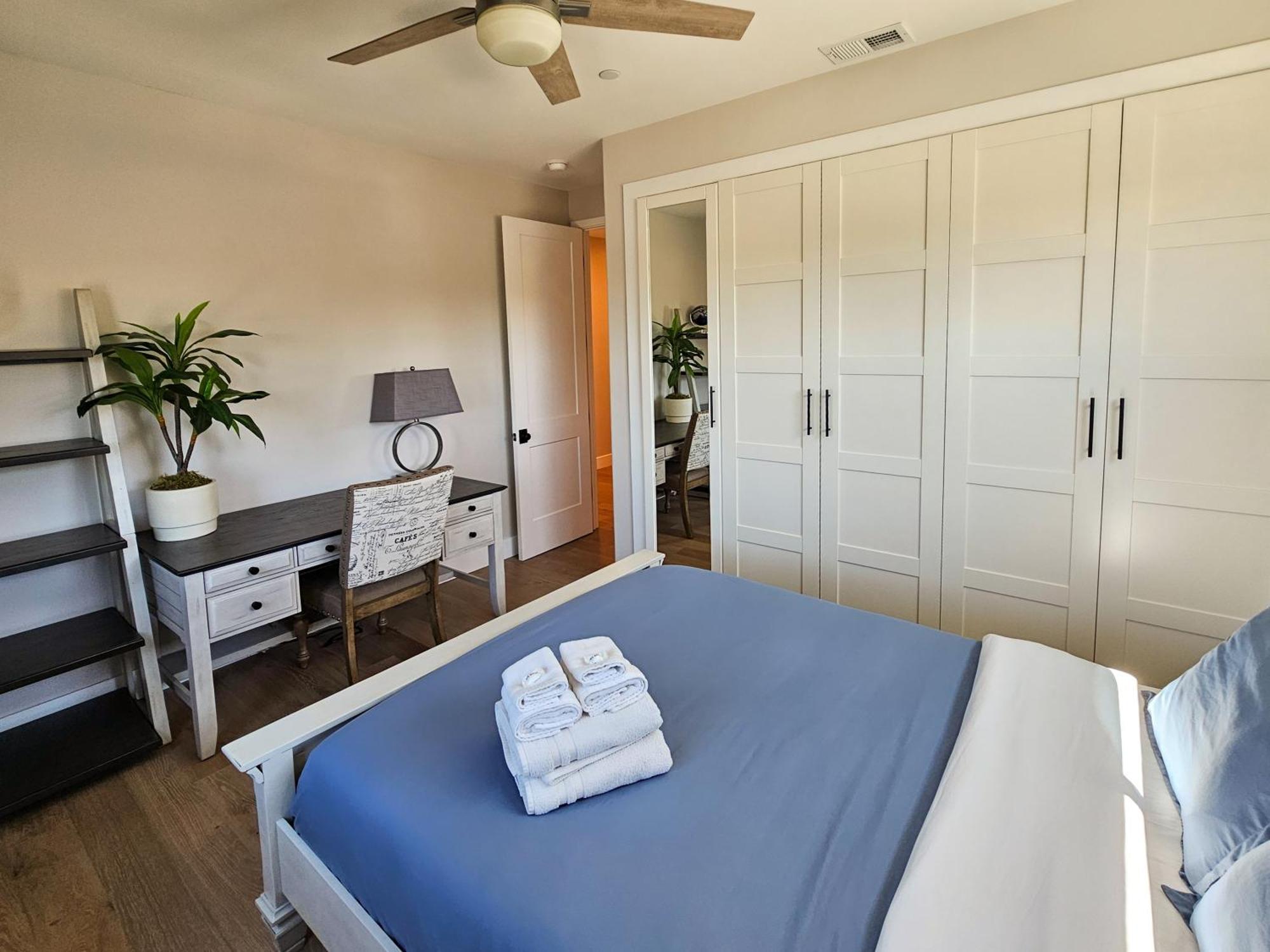 Holiday home Modern Comfort, Prime Location, 360 Views, 4 Bedroom Entire House *