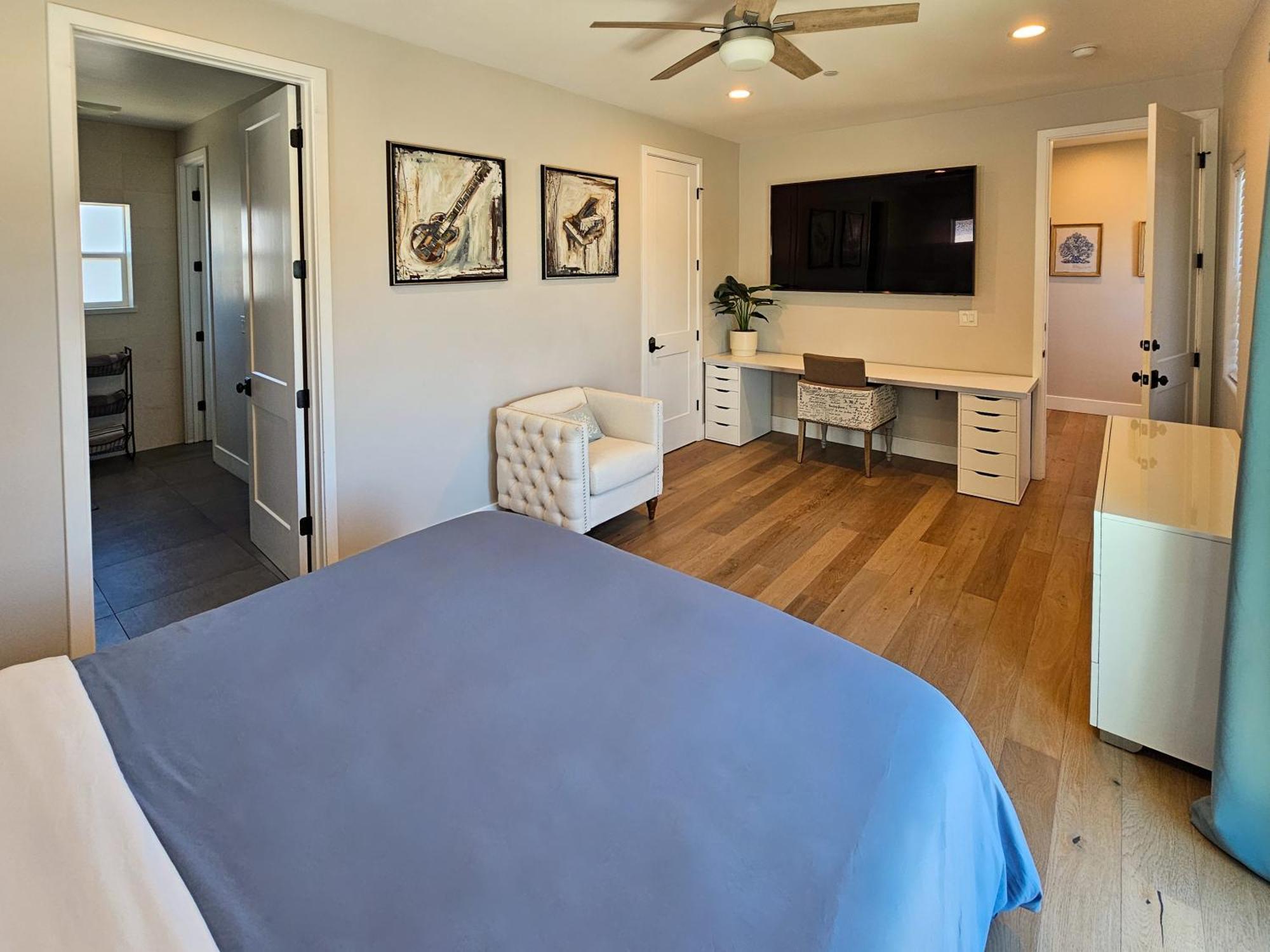 Modern Comfort, Prime Location, 360 Views, 4 Bedroom Entire House