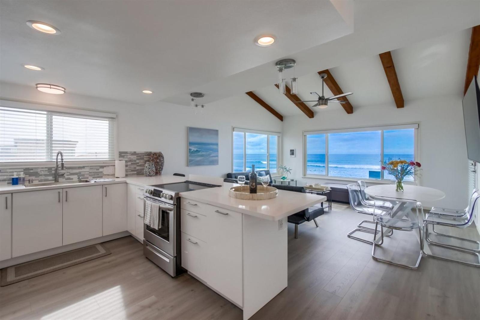 Mermaids Penthouse Apartment San Diego