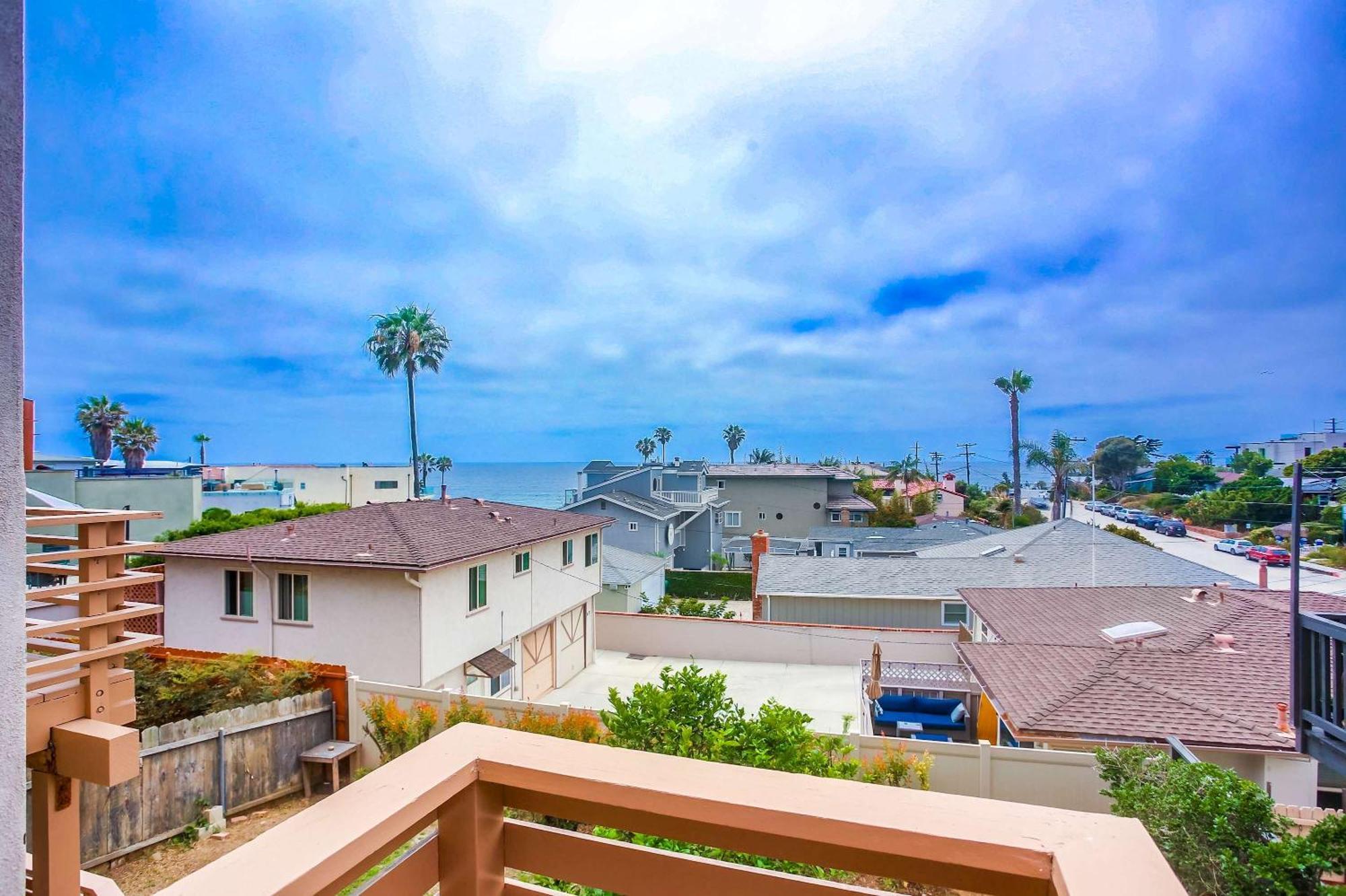 Steps 2 Ocean & Surfing Ocean Views Rooftop Deck Holiday home San Diego