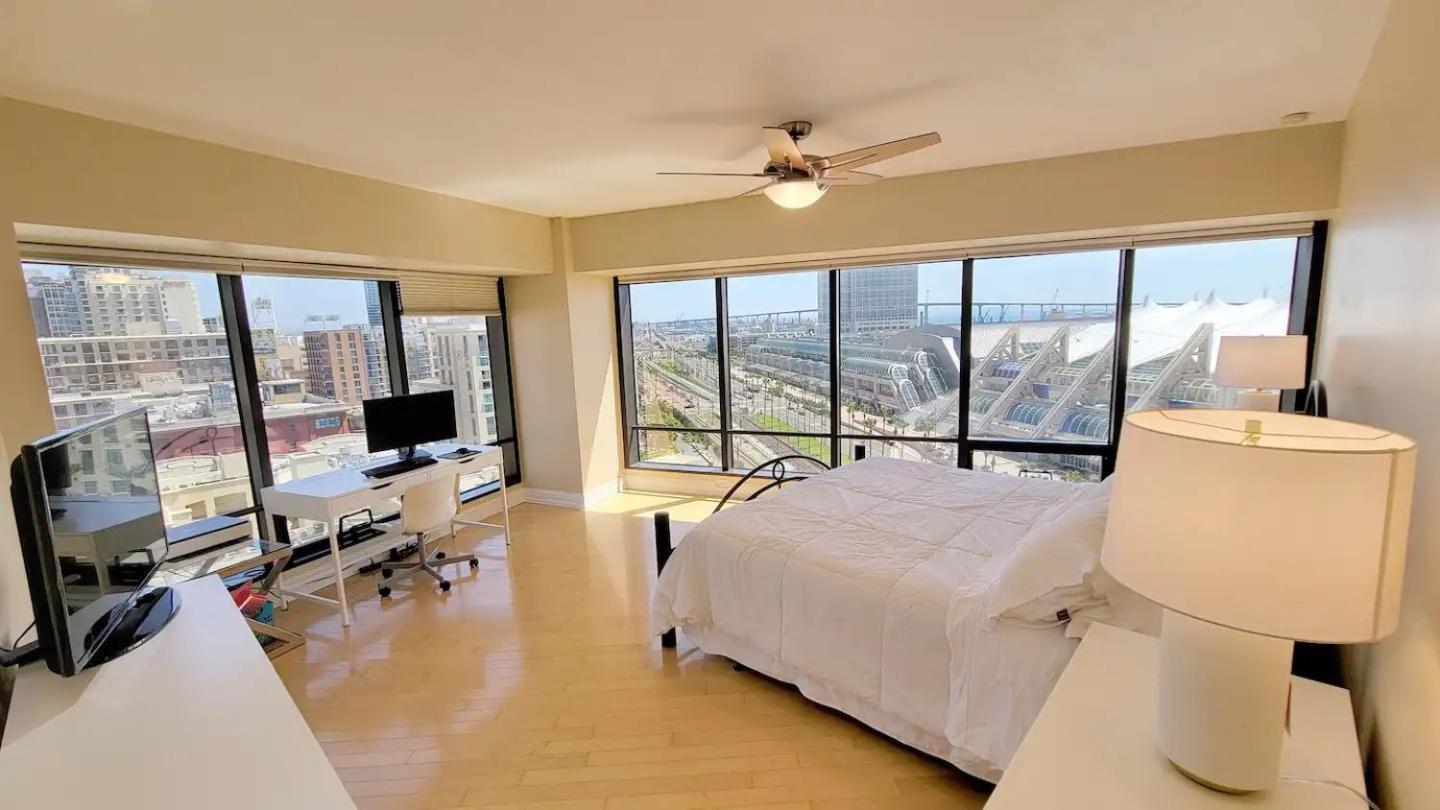 Harbor Club 1201 Gaslamp Apartment *