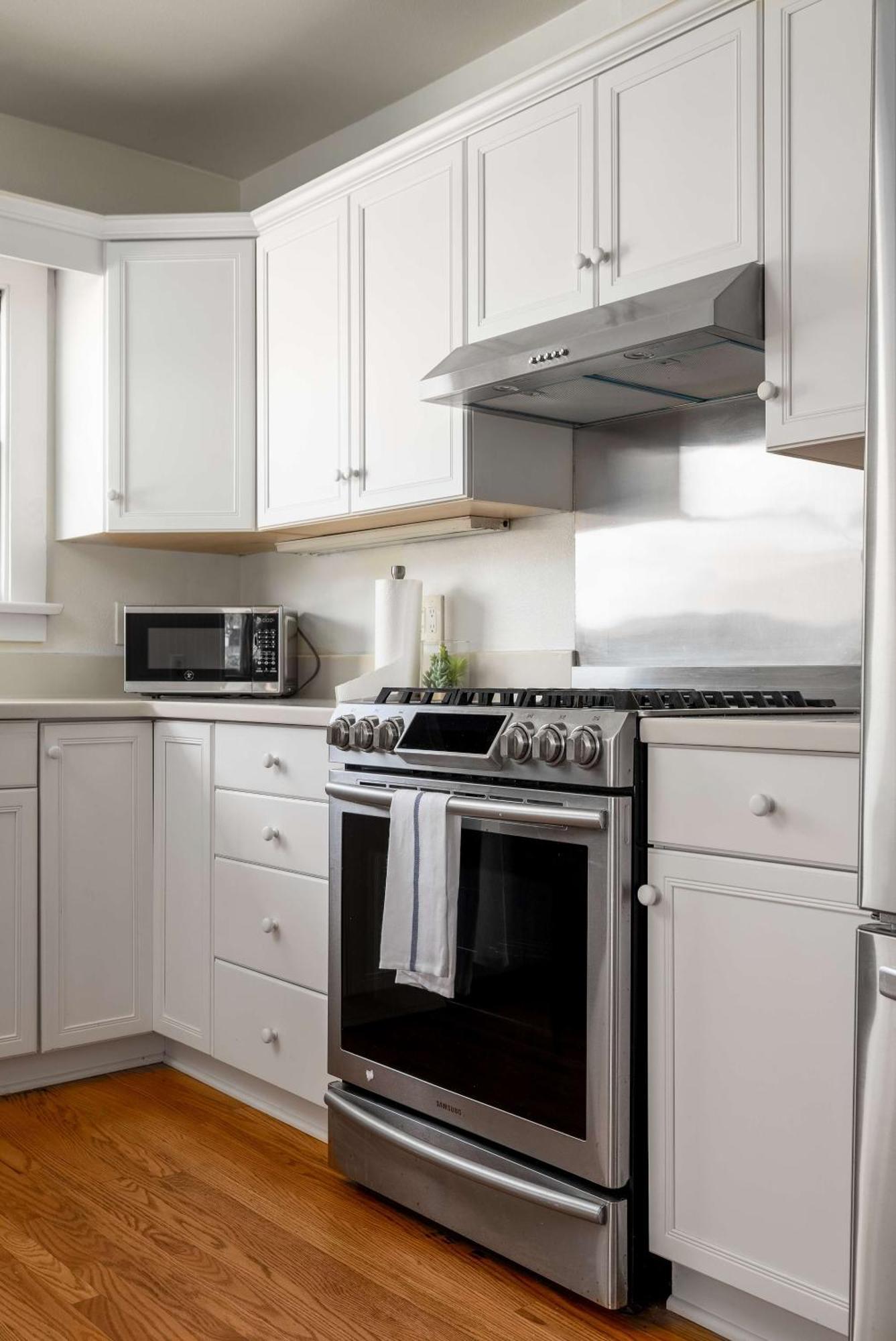 Falcon Street Retreat - Your Cozy Getaway Holiday home *