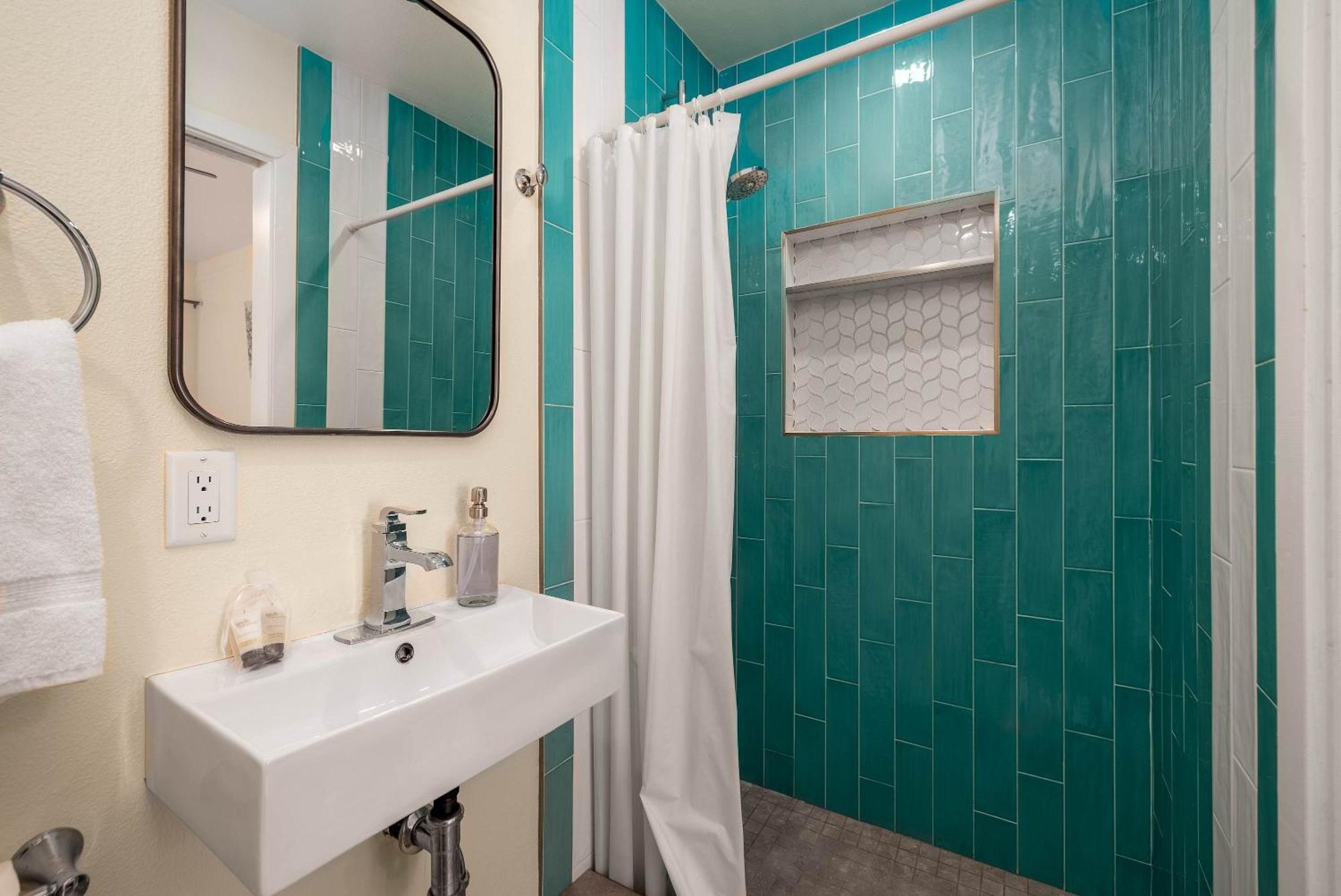 Falcon Street Retreat - Your Cozy Getaway * San Diego