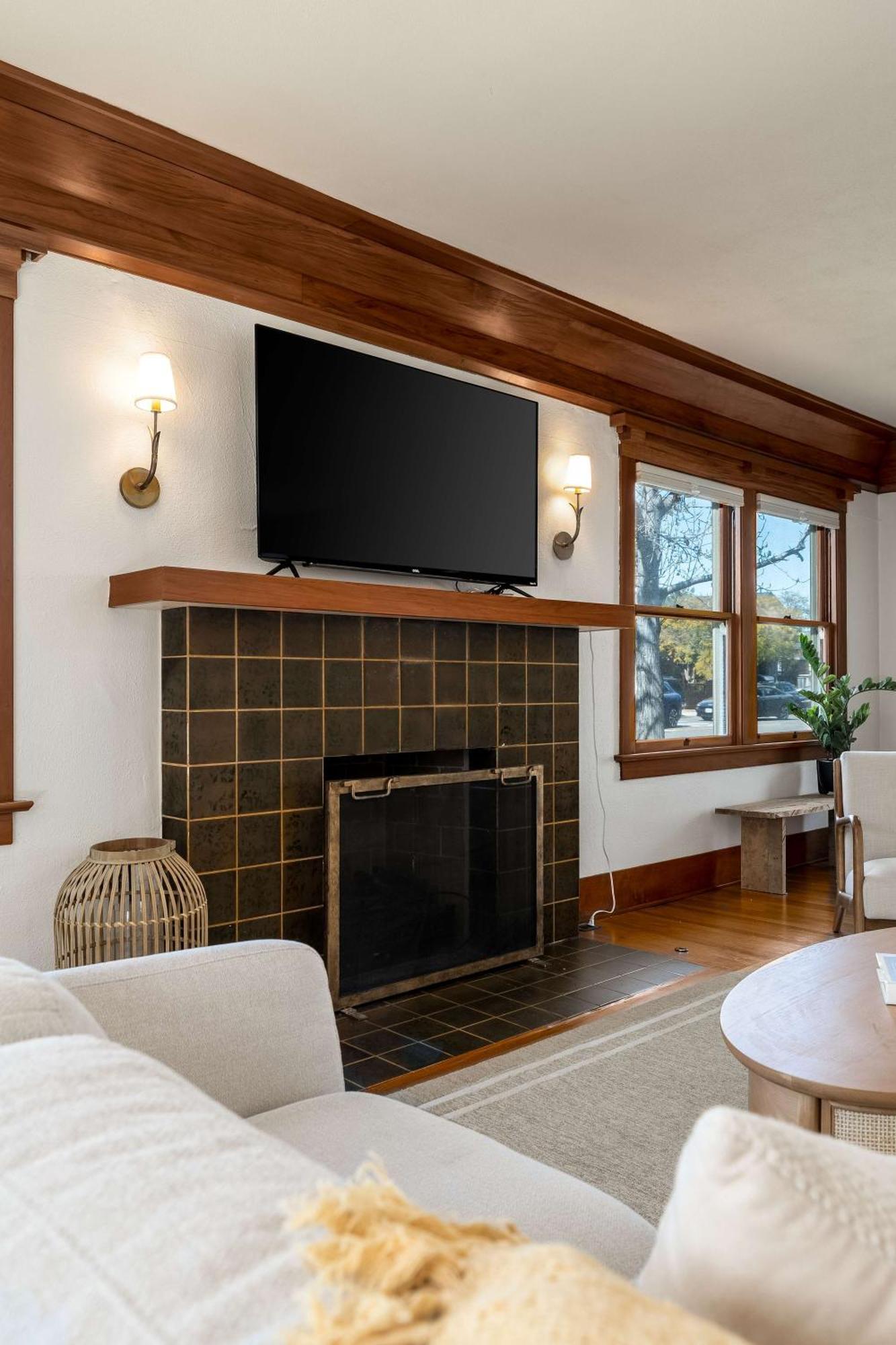 Falcon Street Retreat - Your Cozy Getaway *