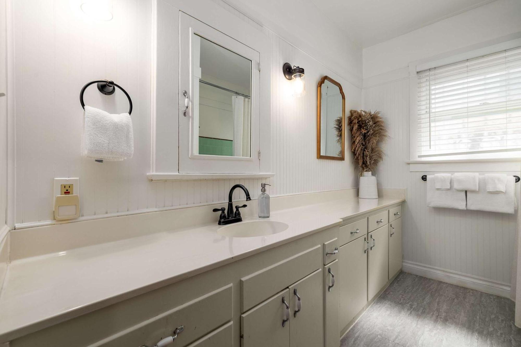 Falcon Street Retreat - Your Cozy Getaway * San Diego