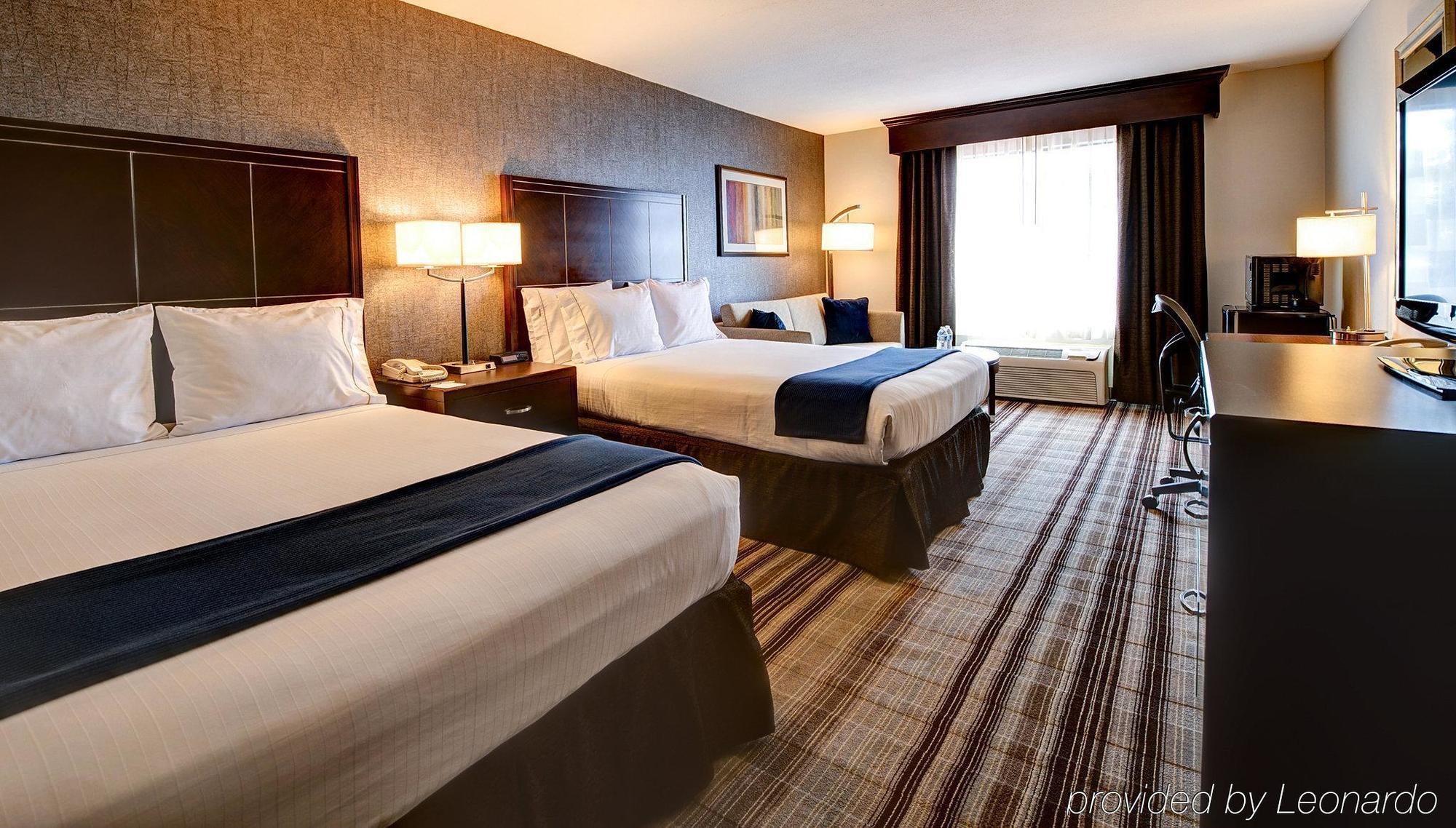 Express - Sea World Area By Ihg Hotel 2*