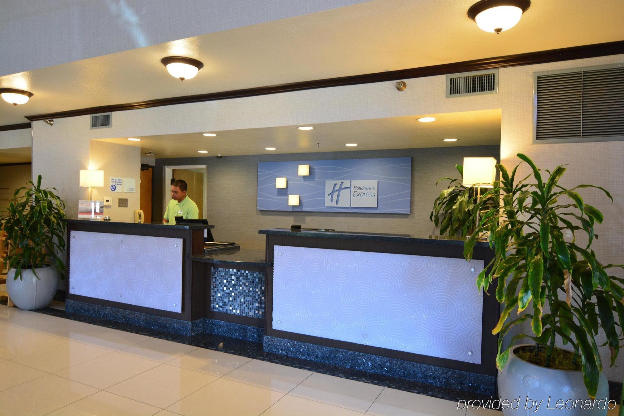Express - Sea World Area By Ihg Hotel 2*