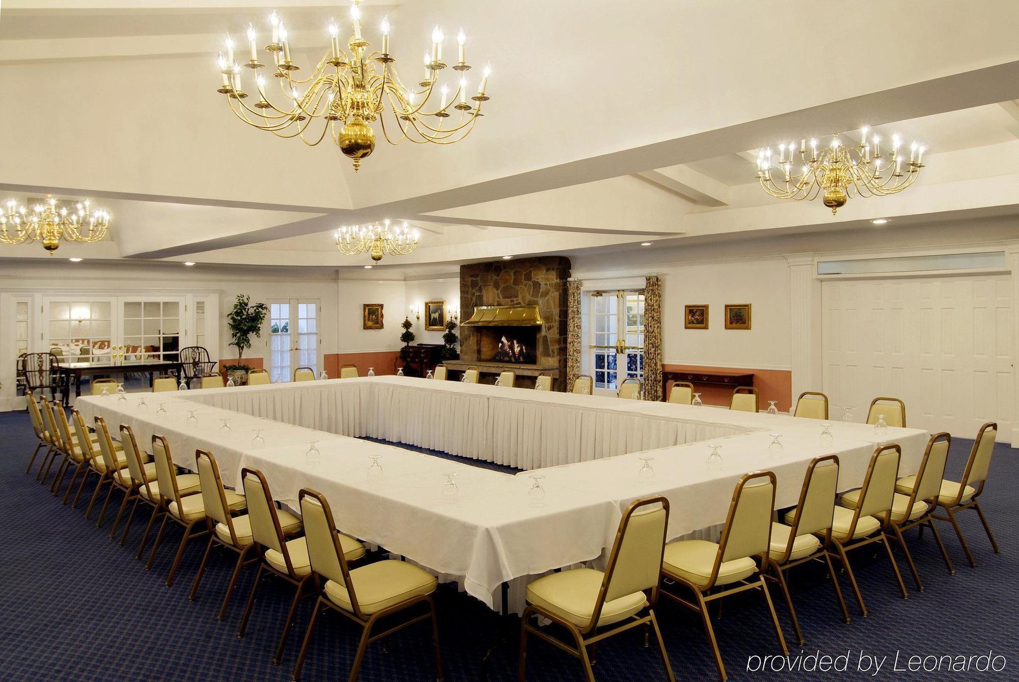 Town And Country Hotel
