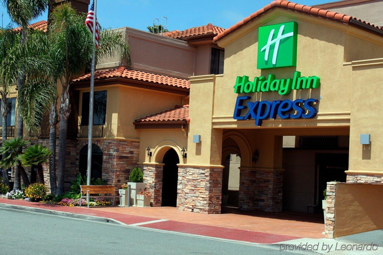 Express - Sea World Area By Ihg Hotel 2*