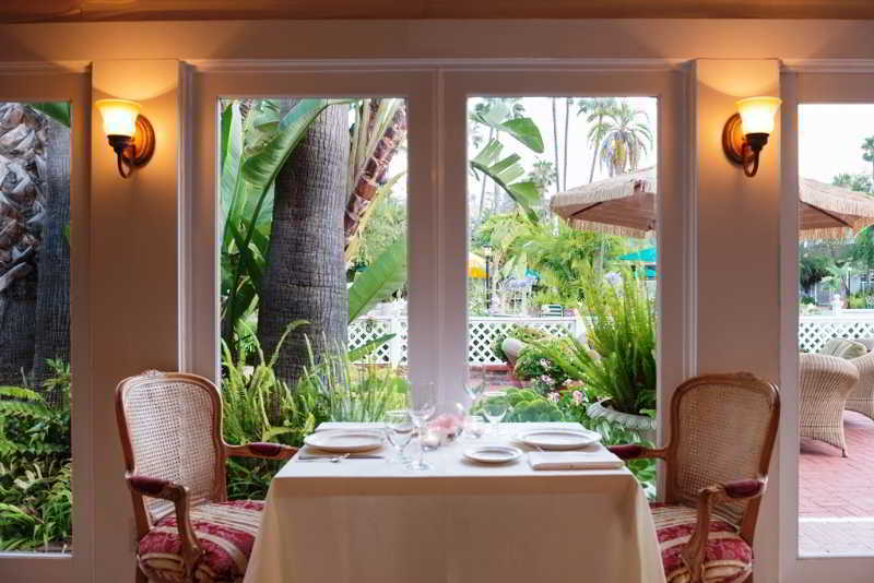 Town And Country Hotel 4*