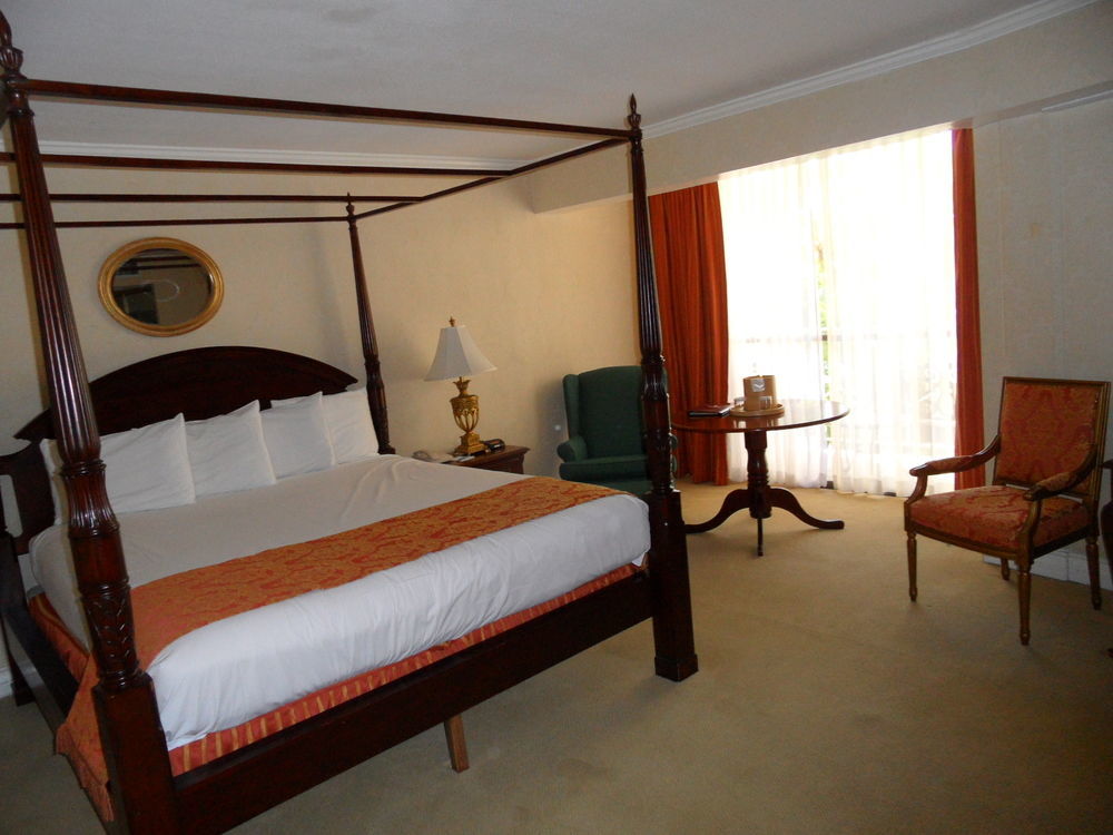 Hotel Town And Country 4*
