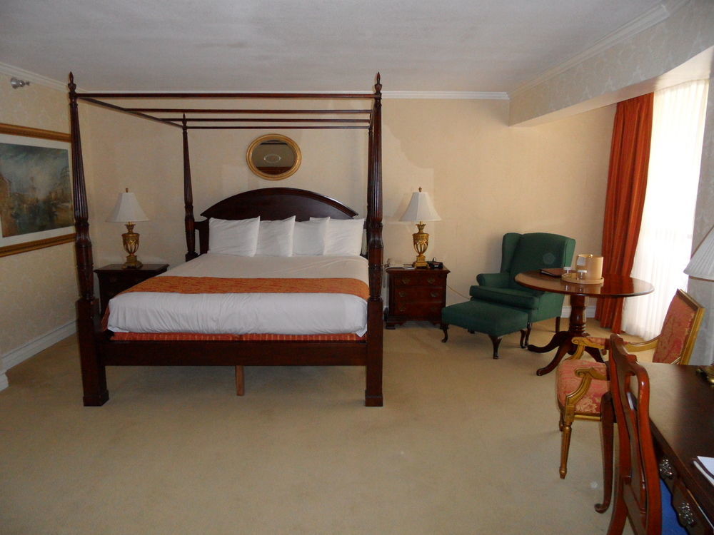 Town And Country Hotel 4*