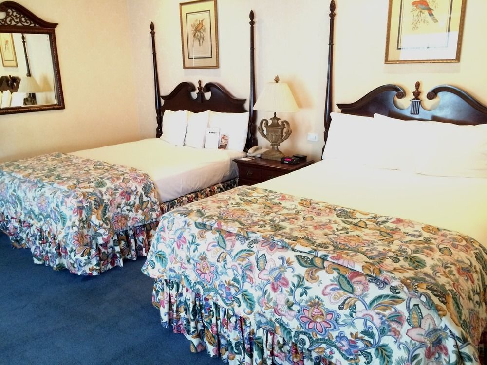 Town And Country Hotel