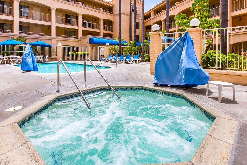 Express Mira Mesa By Ihg Hotel 2*