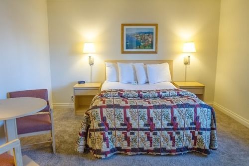Hotel California 2*