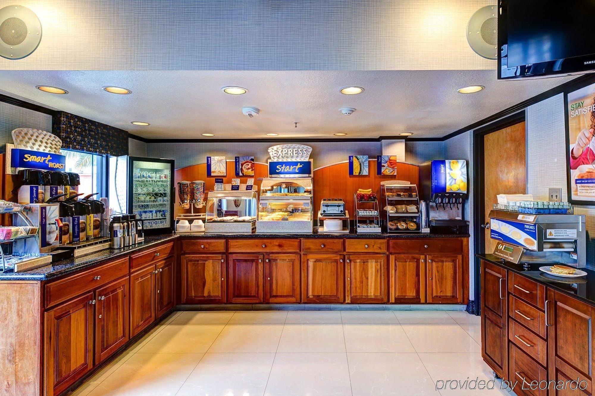 Express - Sea World Area By Ihg Hotel 2*