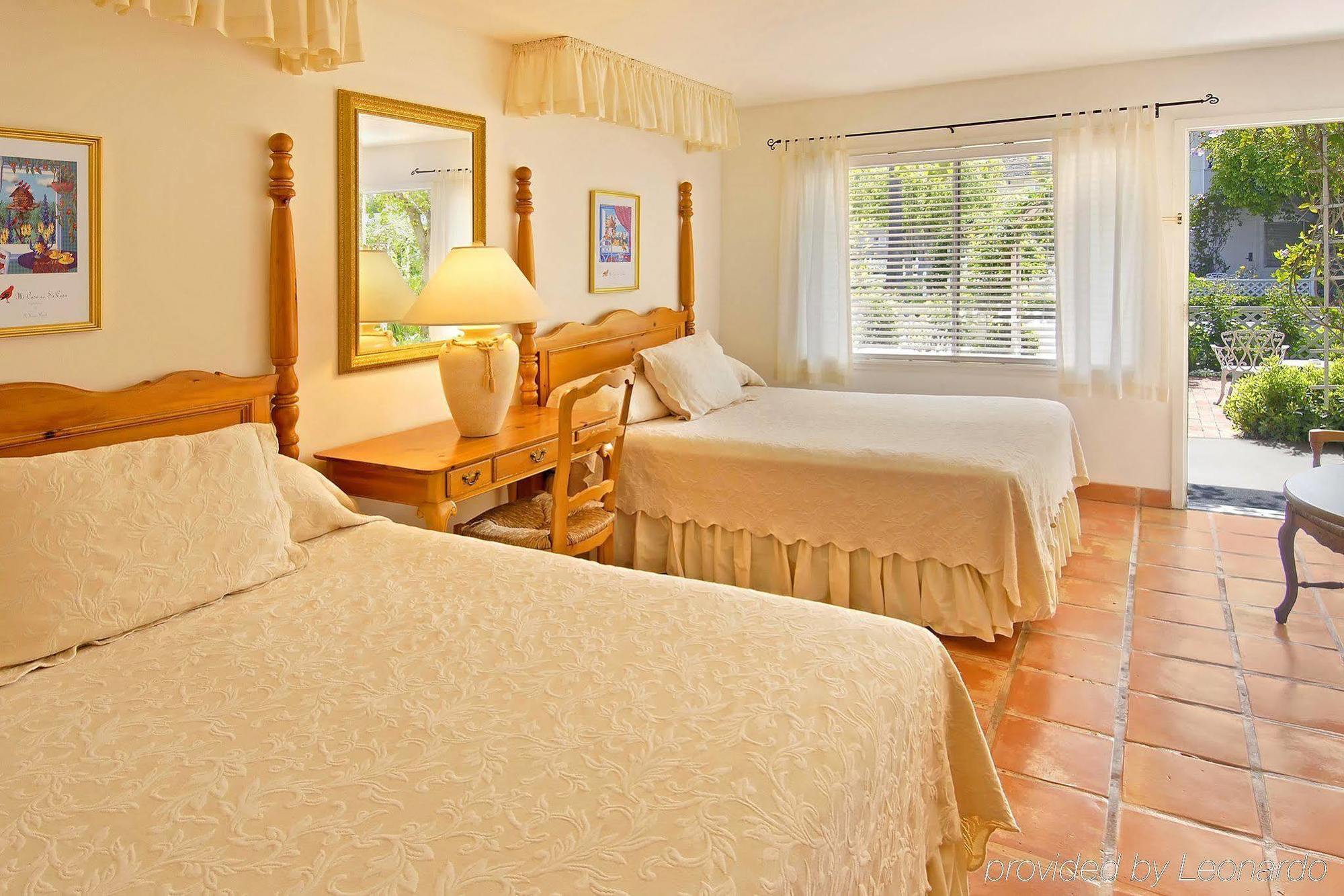 Town And Country Hotel