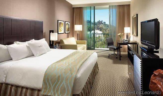 Doubletree By Hilton Circle Hotel San Diego