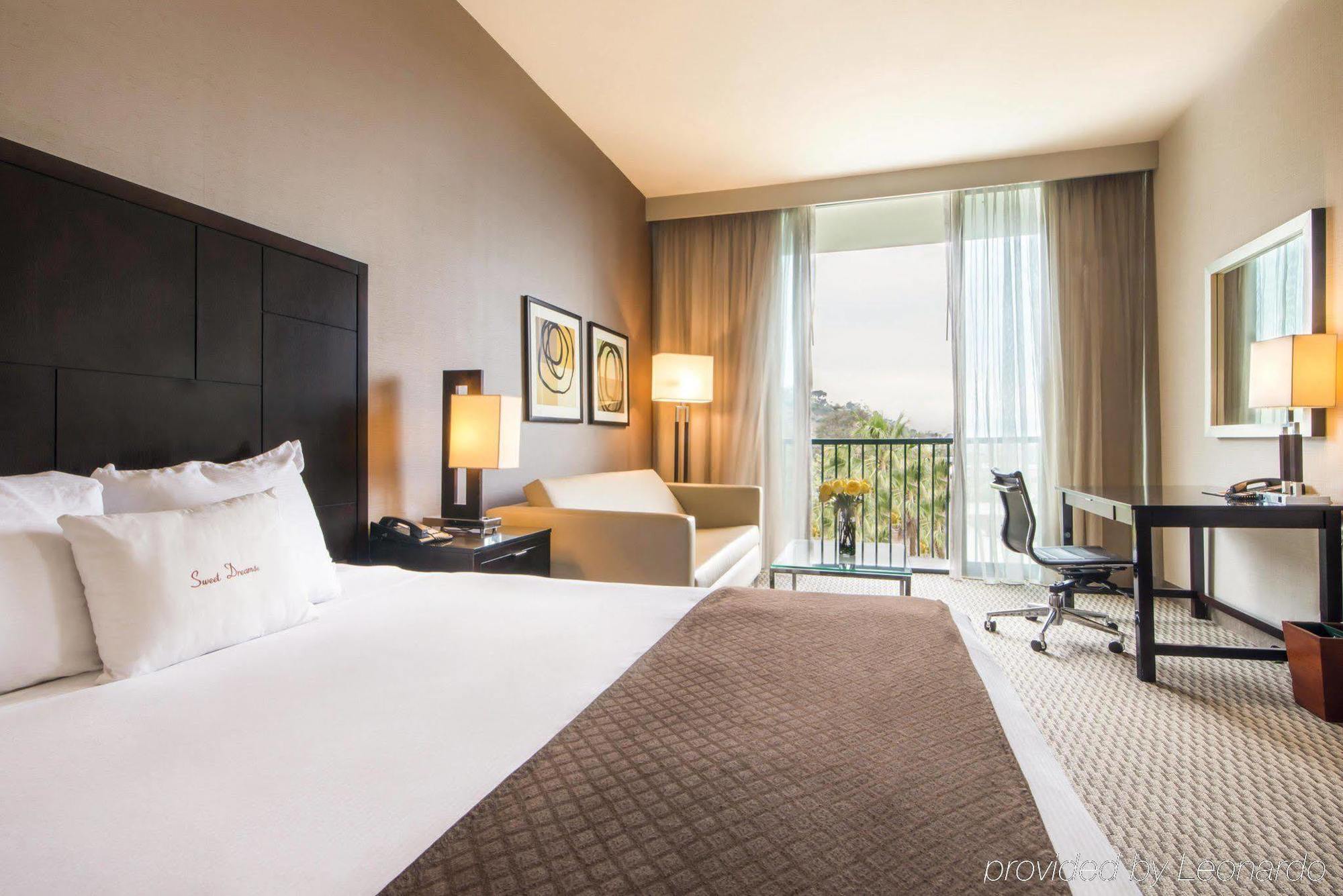 Hotel Doubletree By Hilton Circle 3*