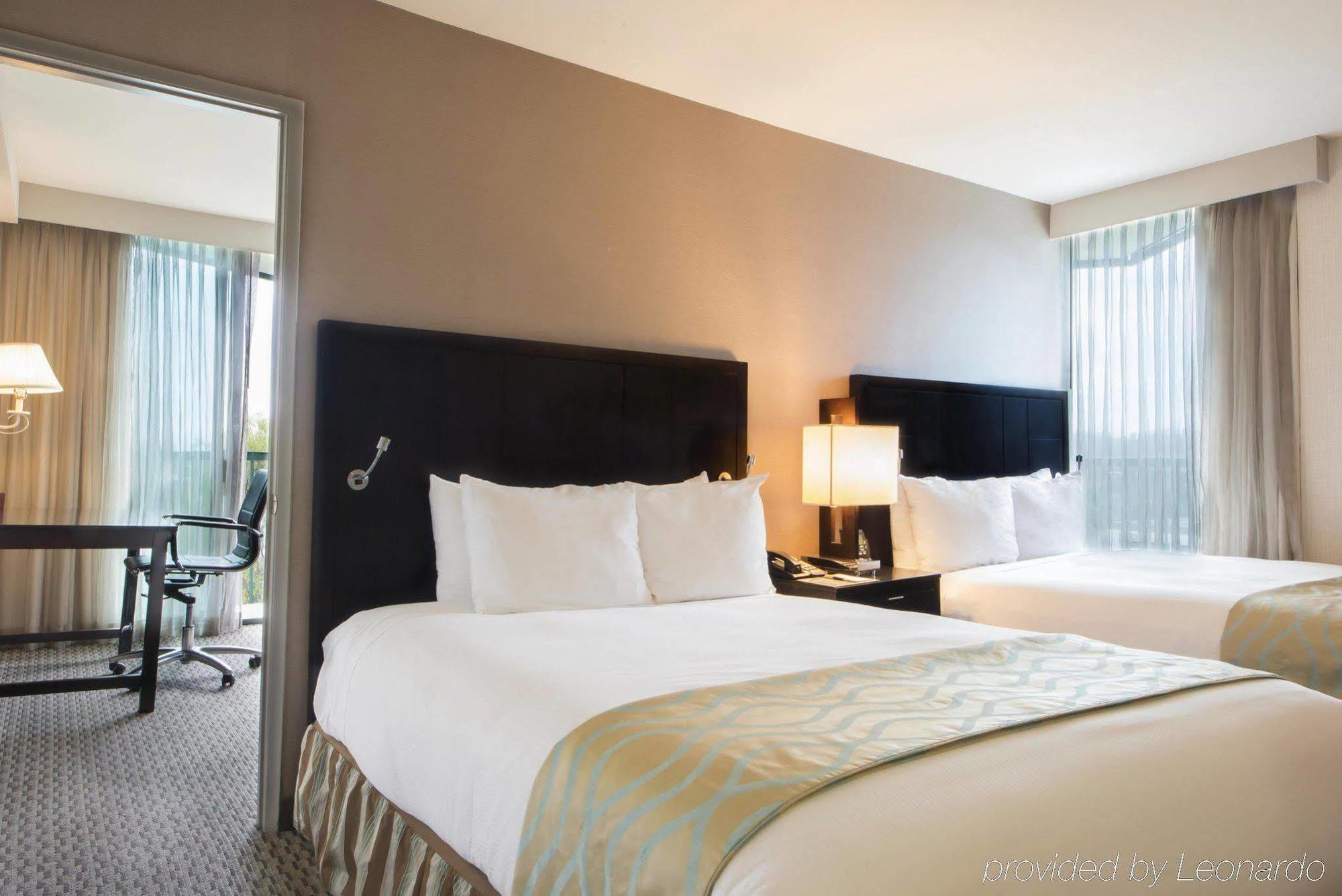 Doubletree By Hilton Circle