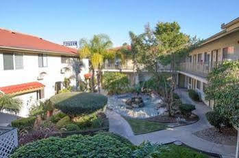 Hotel California 2*