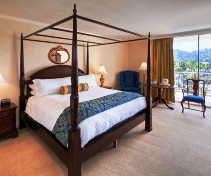Hotel Town And Country 4*