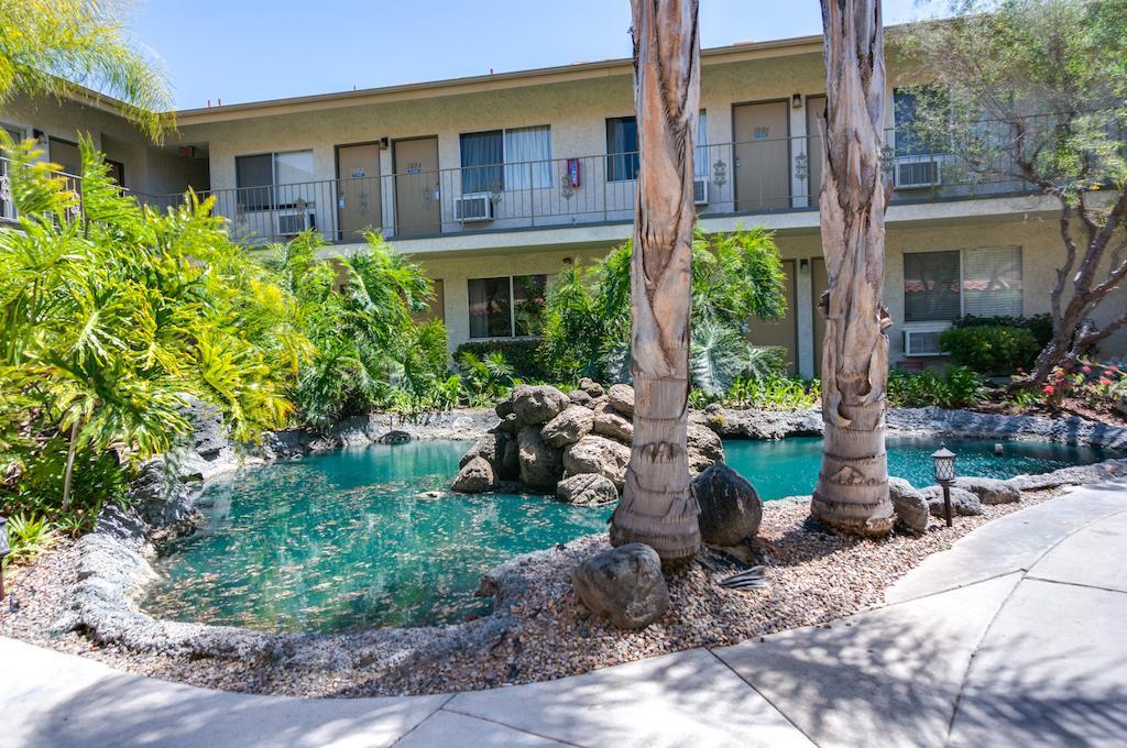 California Hotel 2*