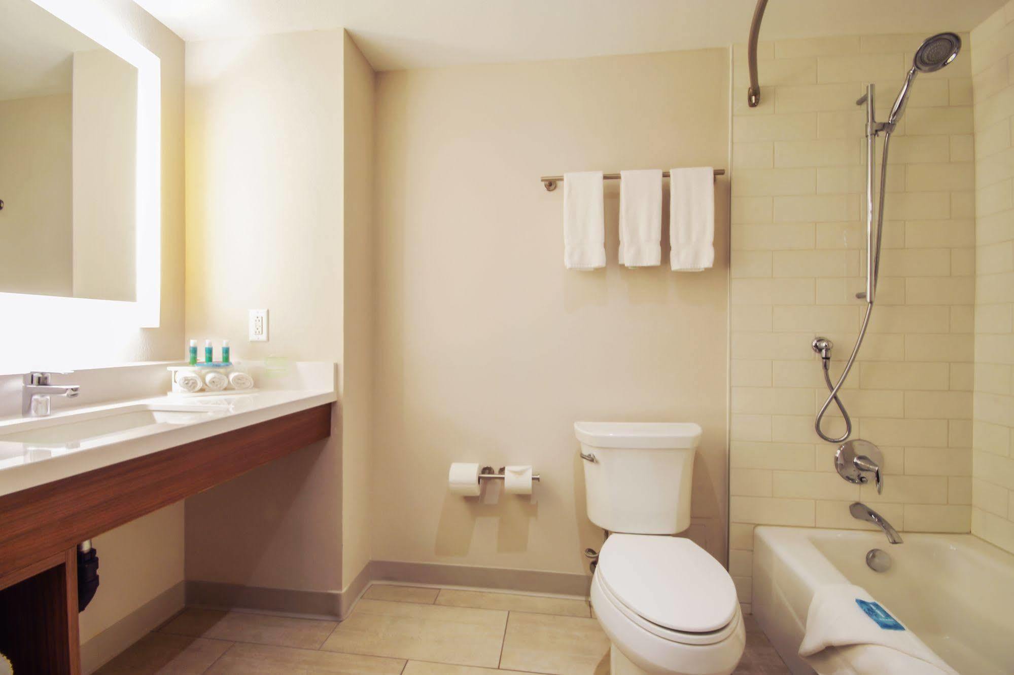 Hotel Express Mira Mesa By Ihg