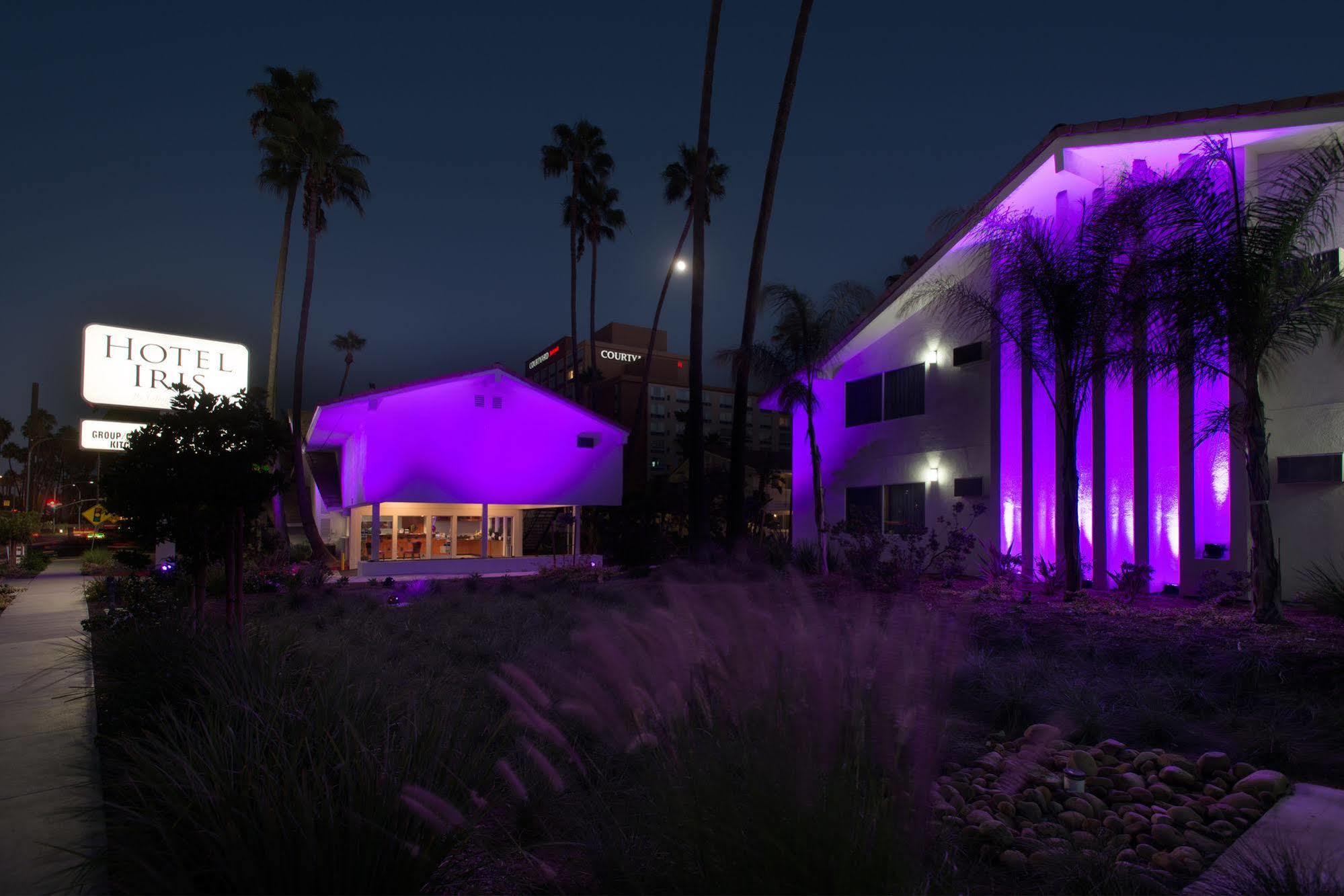 Iris - Mission Valley-san Diego Zoo-seaworld 2*
