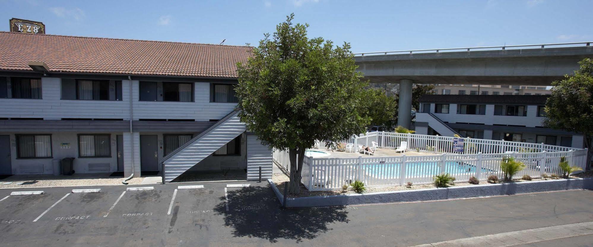 Ez 8 Old Town Motel