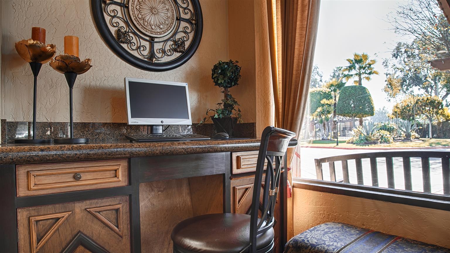Western Americana Hotel