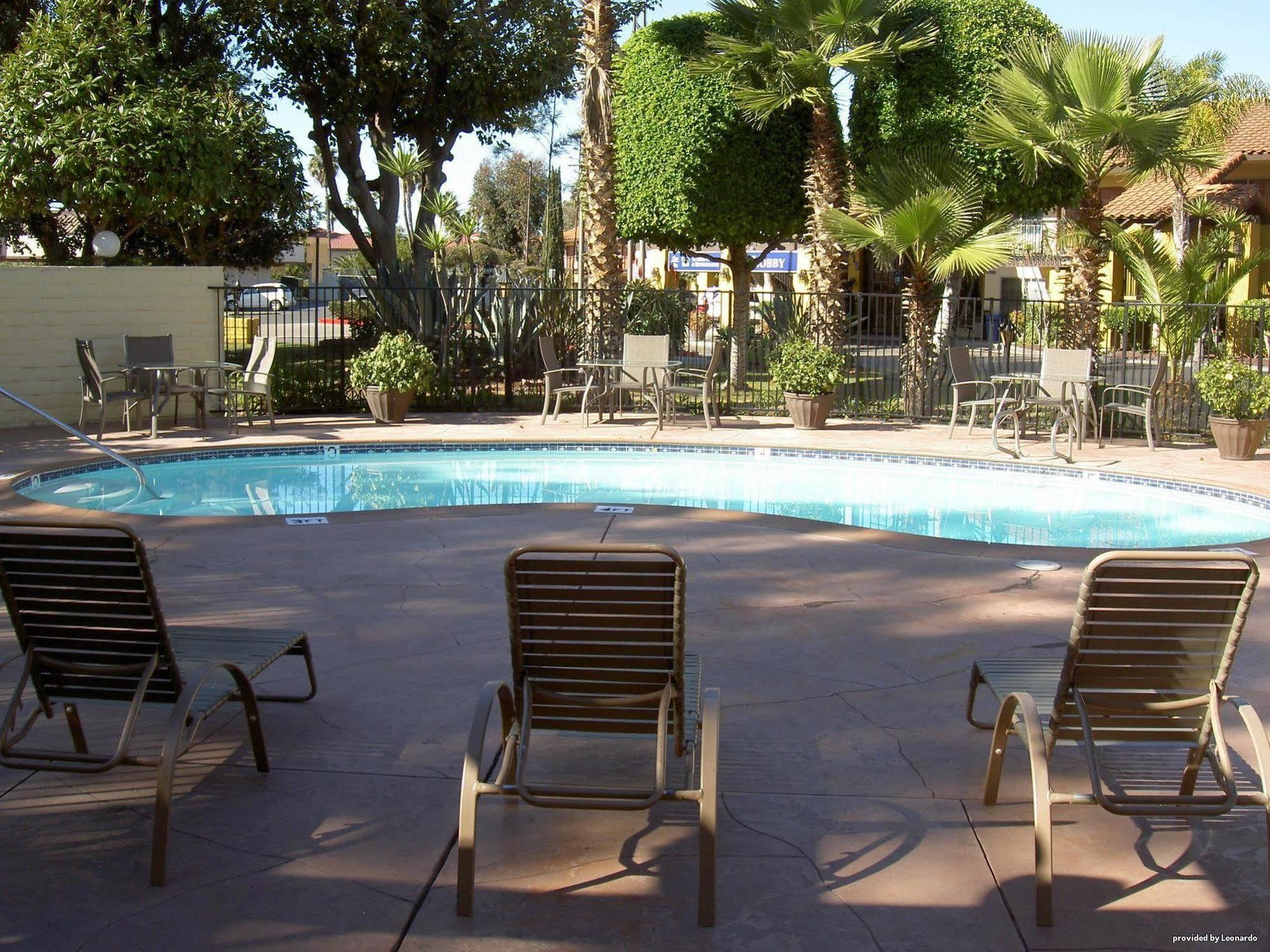Western Americana Hotel 3*