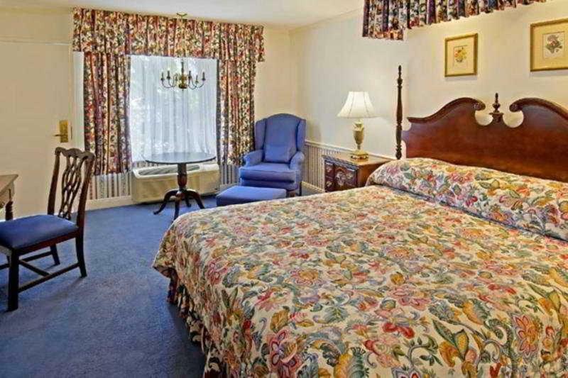 Town And Country Hotel