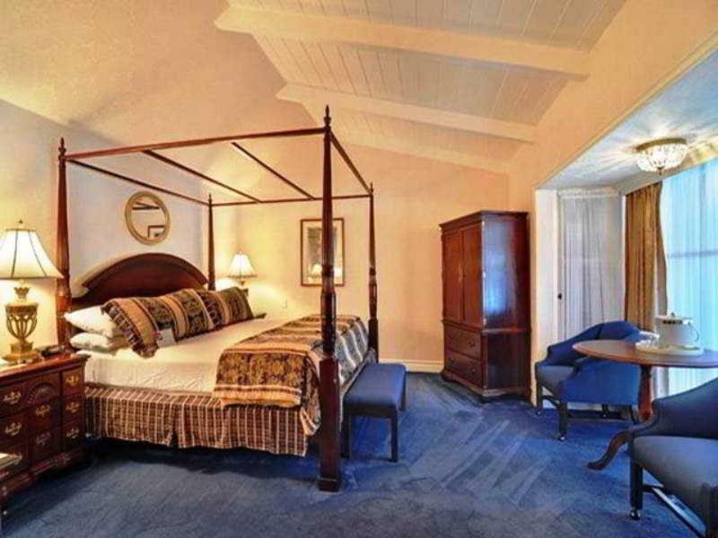 Hotel Town And Country 4*